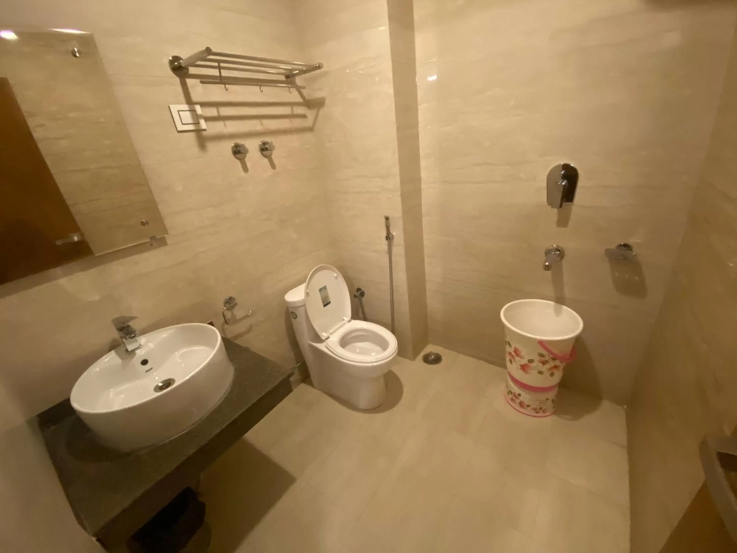 Bathroom in Hotel Ambika Resort Manali