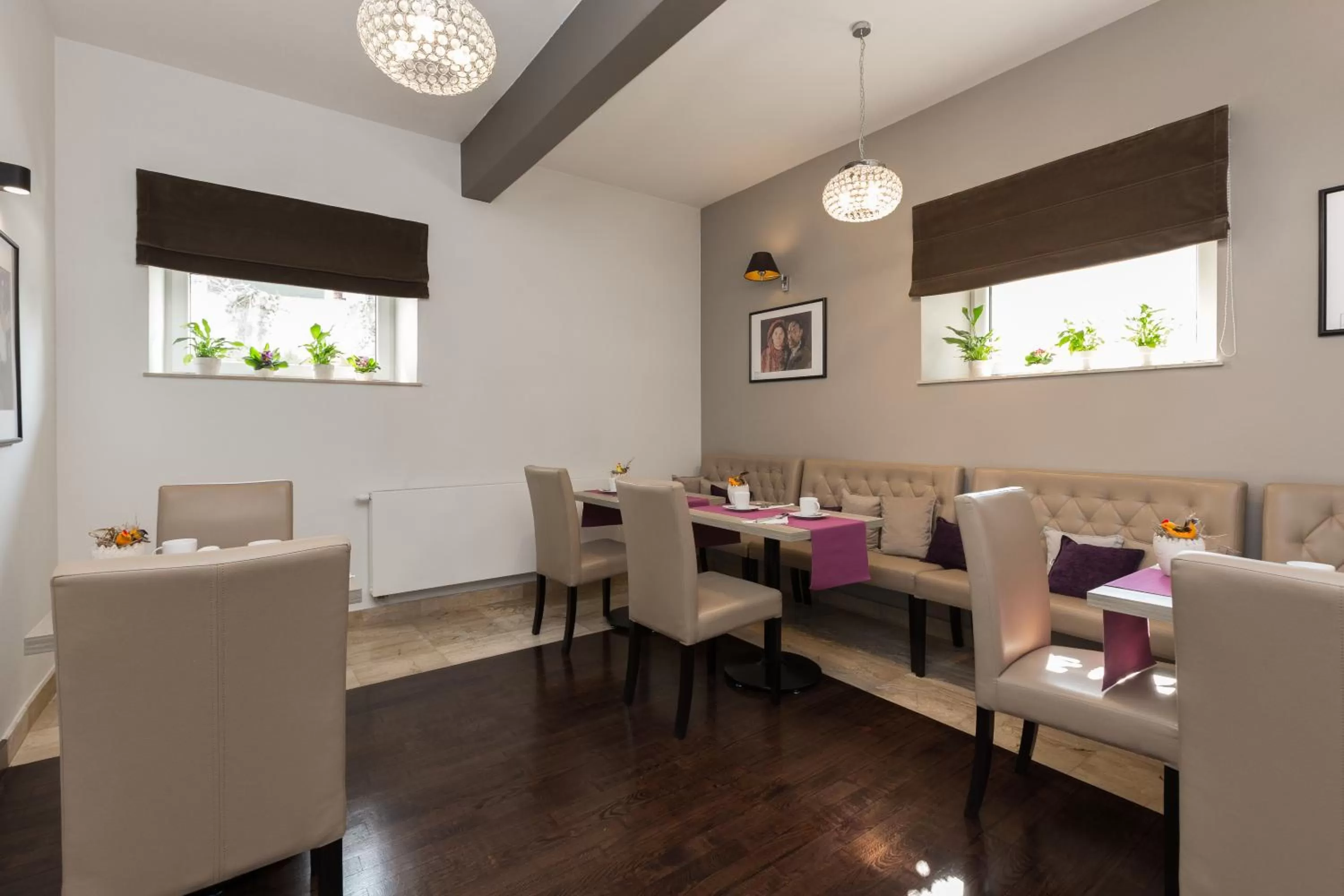 Restaurant/places to eat in Grottger Luxury Boutique Hotel City