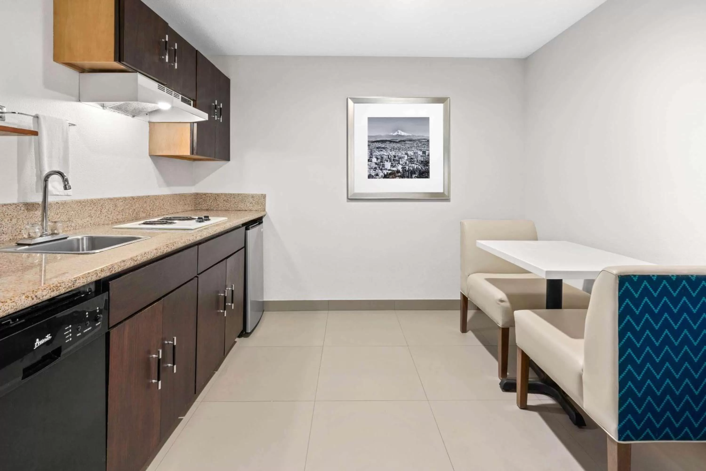 Photo of the whole room in La Quinta by Wyndham Portland NW