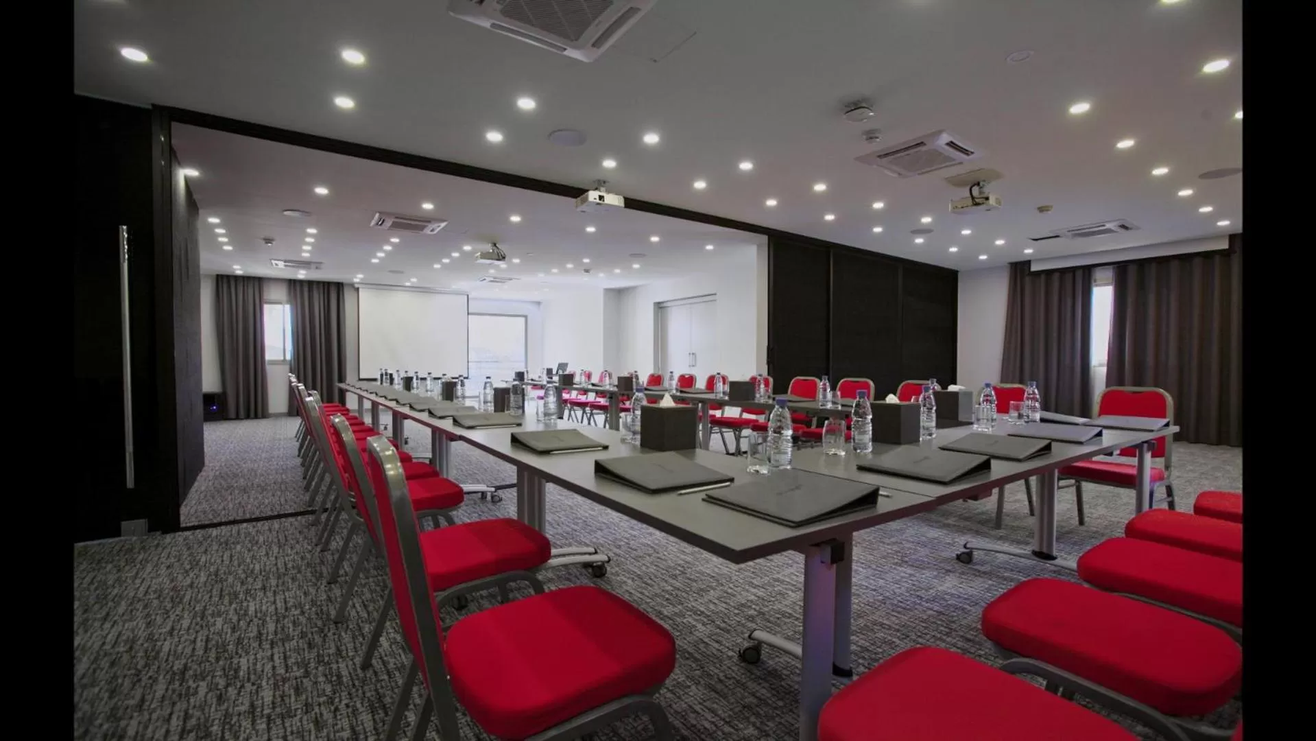 Business facilities in Hotel De Ville