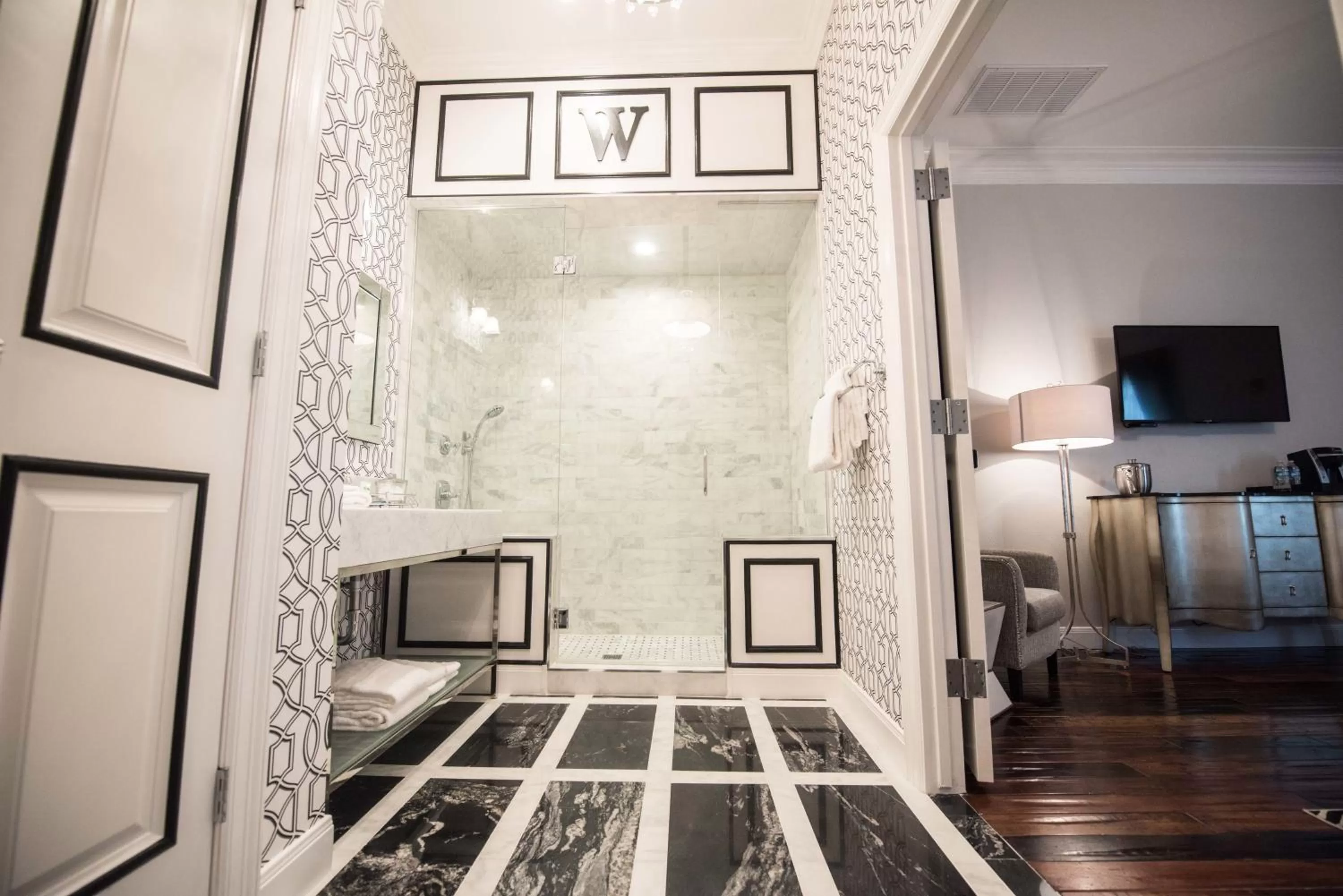 Shower in The William Boerne