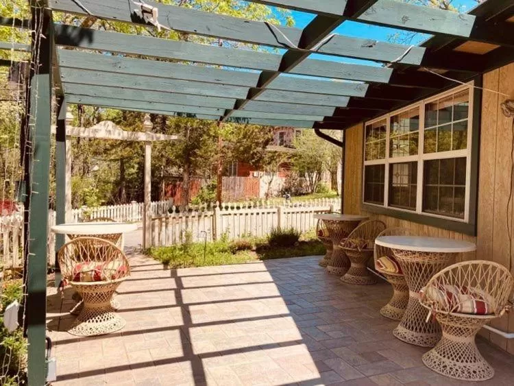 Property building in Rock Cottage Gardens B&B