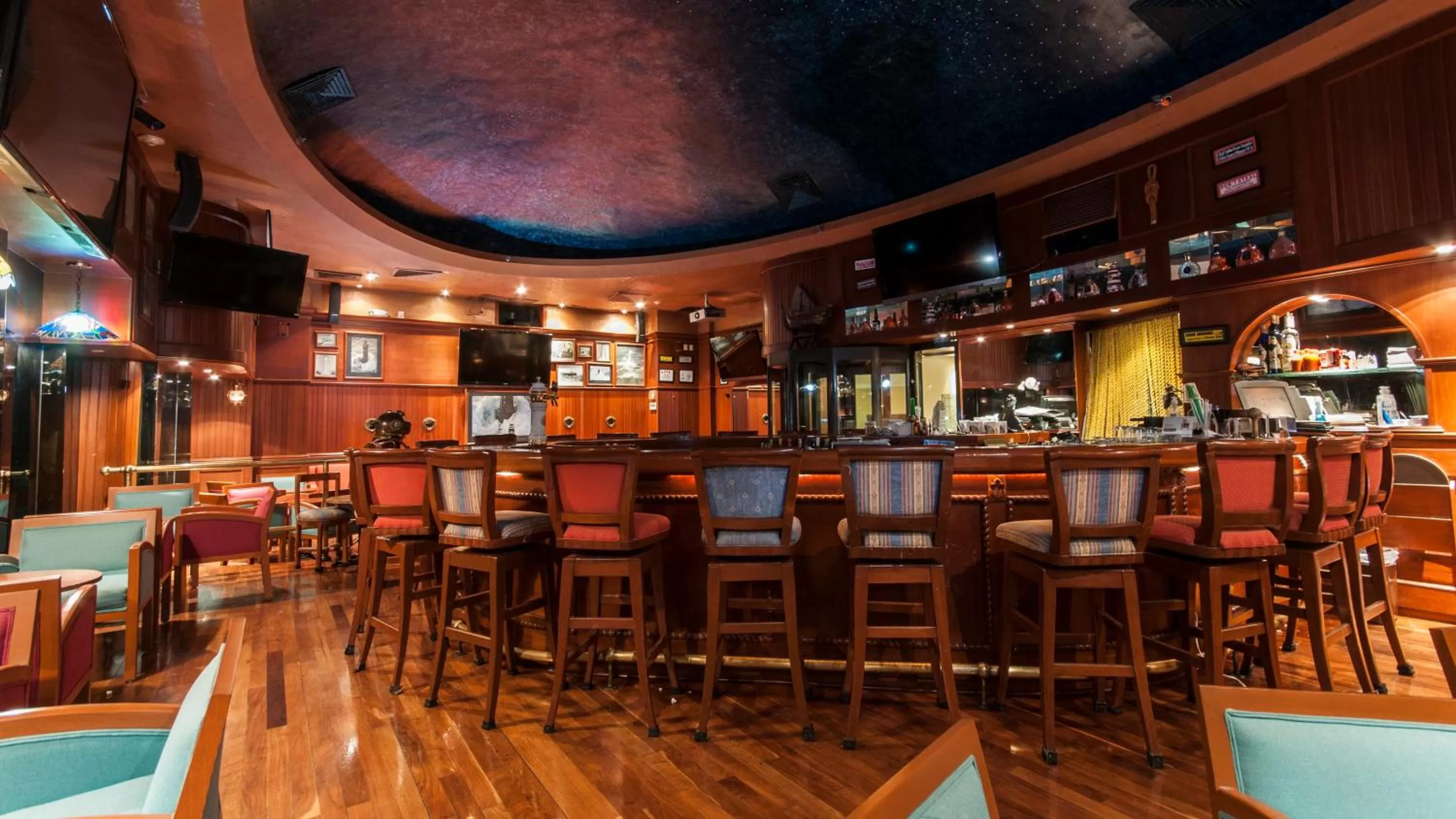 Lounge or bar in Holiday Inn Ciudad Del Carmen by IHG