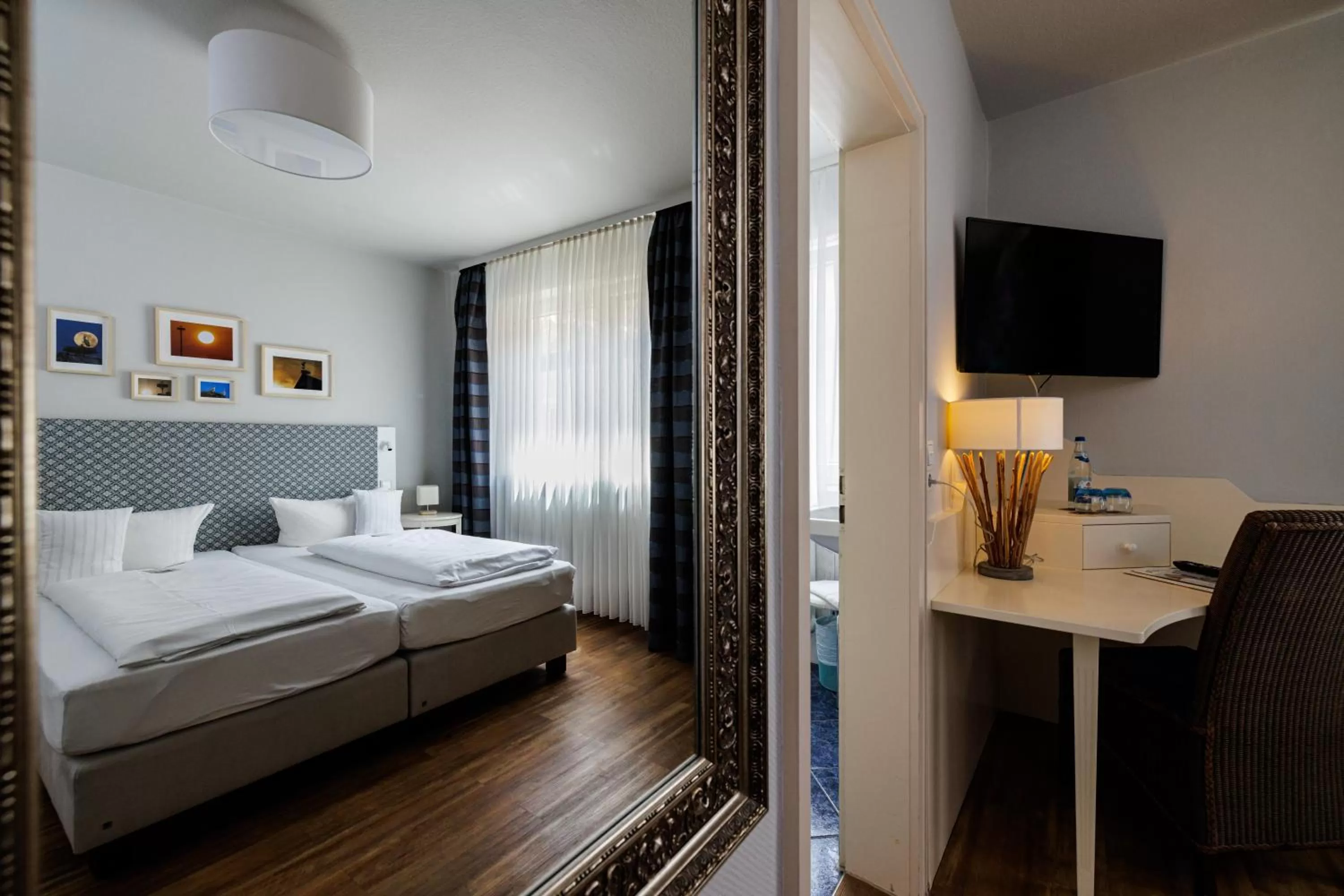 Photo of the whole room, Bed in Flair Hotel zum Storchen