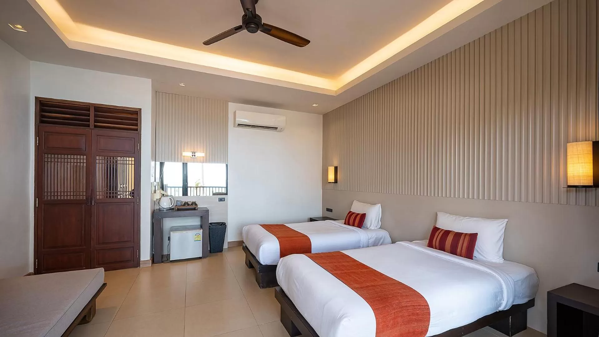Bed in Ban Saithong Beach Resort