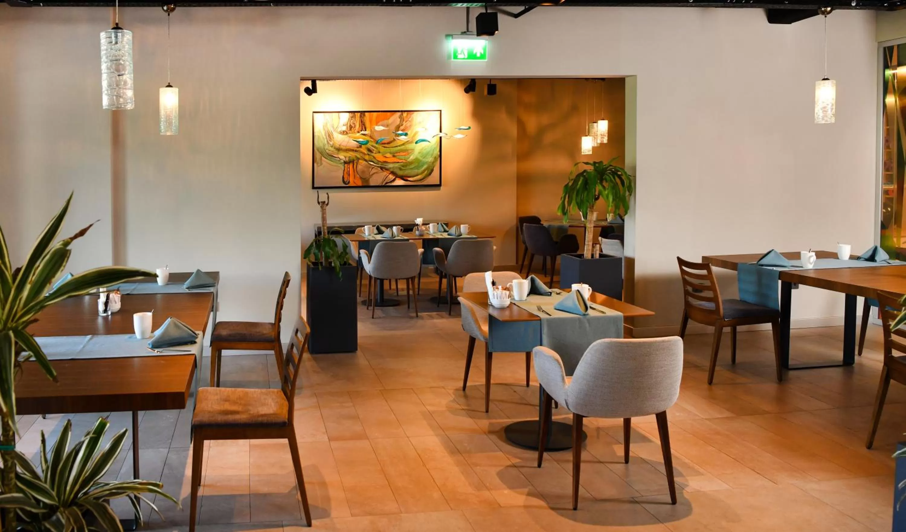 Restaurant/places to eat in Antwell Suites