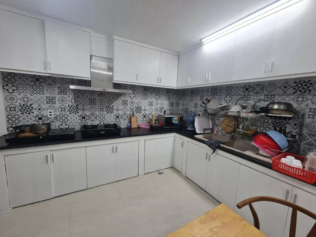 Kitchen or kitchenette in Lyly's House - Homestay