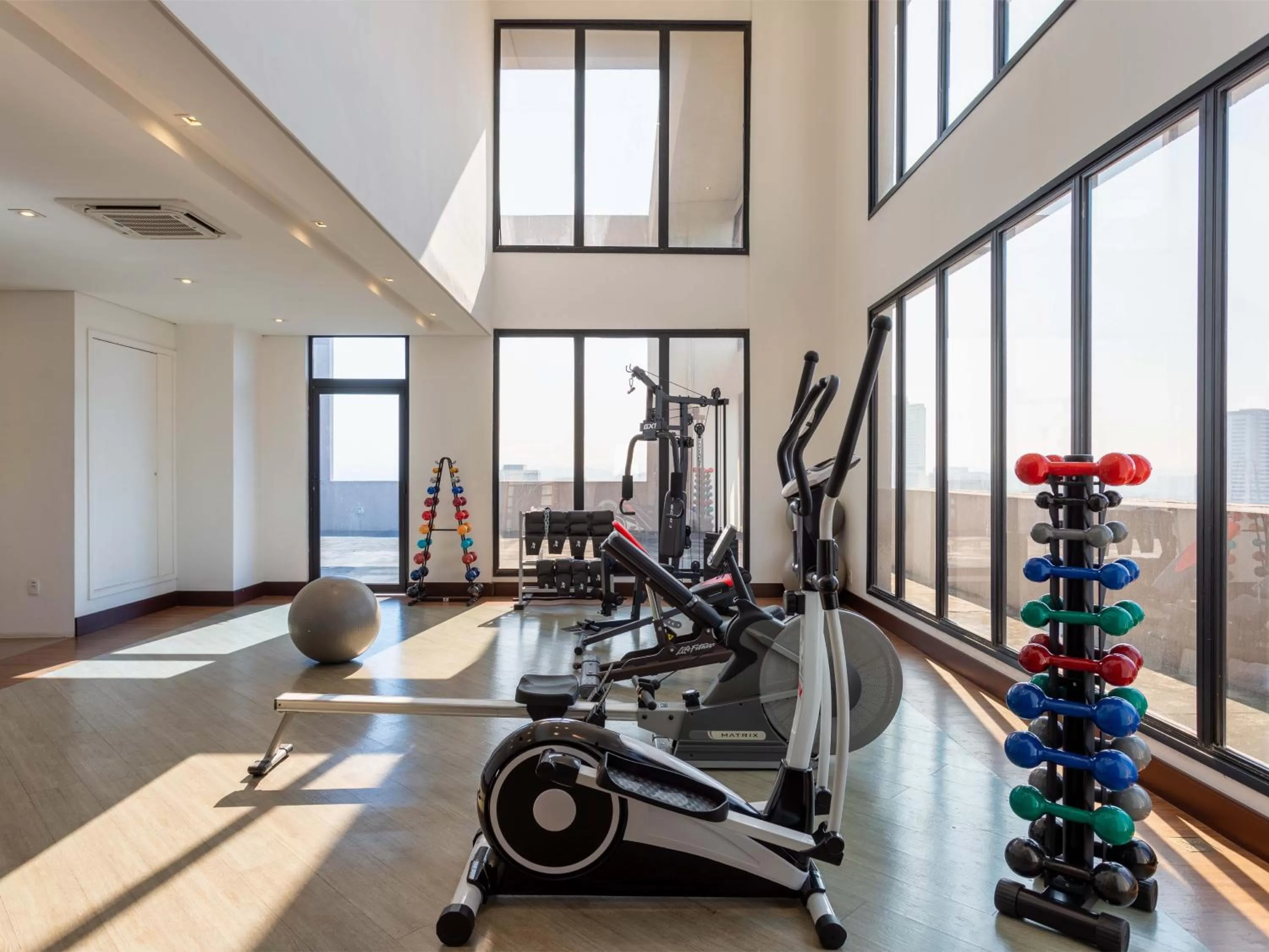 Fitness centre/facilities in Ramada Encore by Wyndham São Paulo Osasco