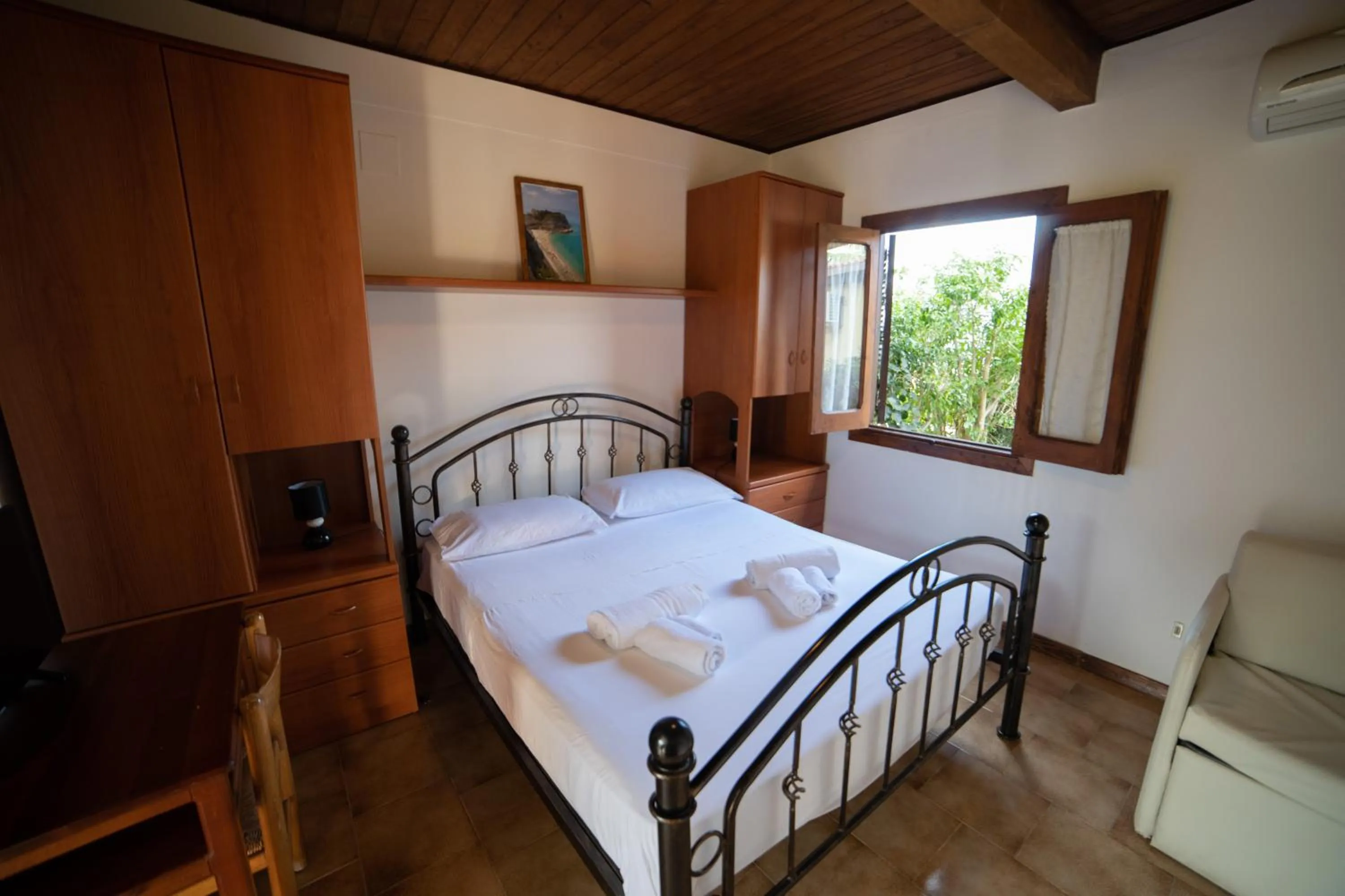 Bedroom, Bed in Residence New Paradise