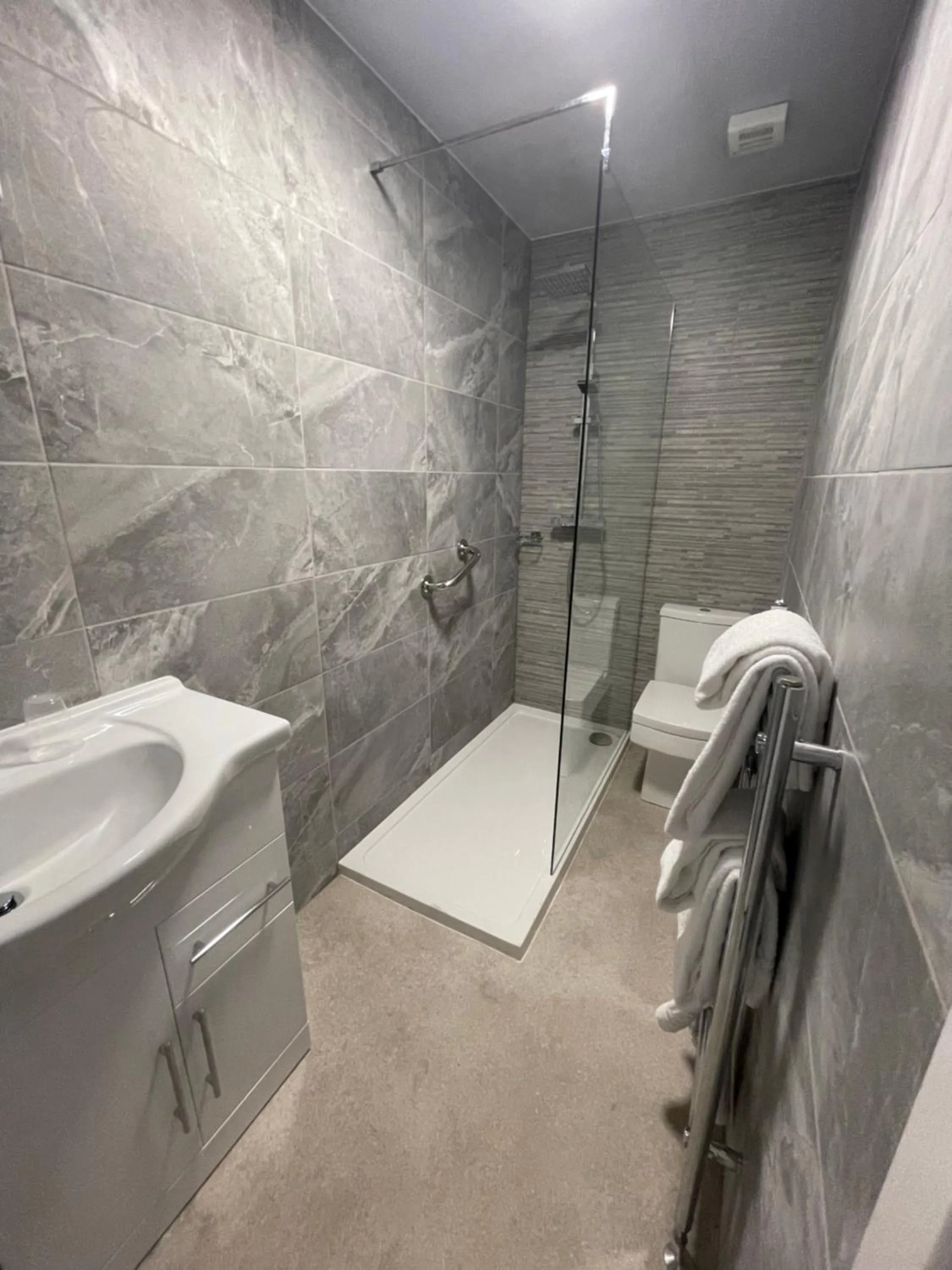 Shower in Park House Hotel