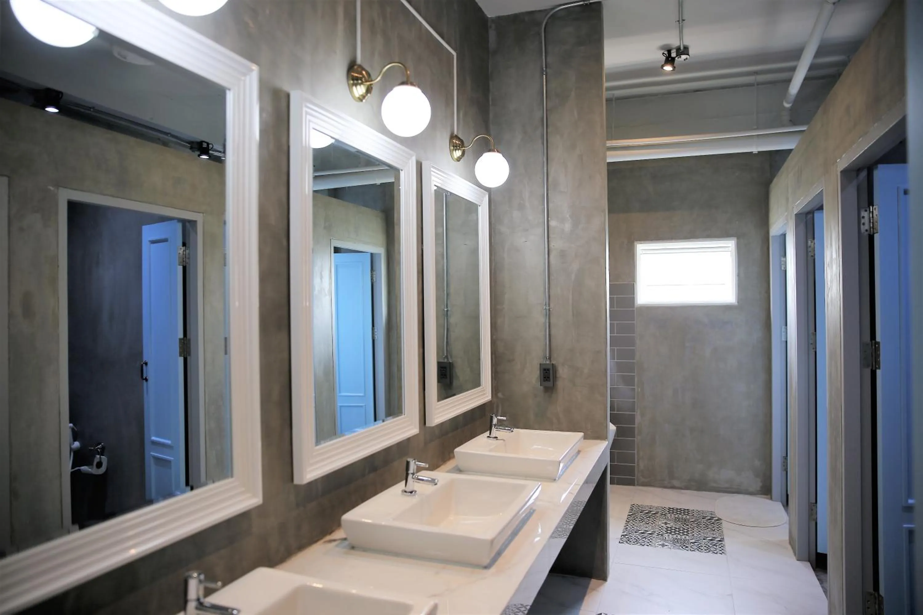 Toilet in Latima Boutique Hostel