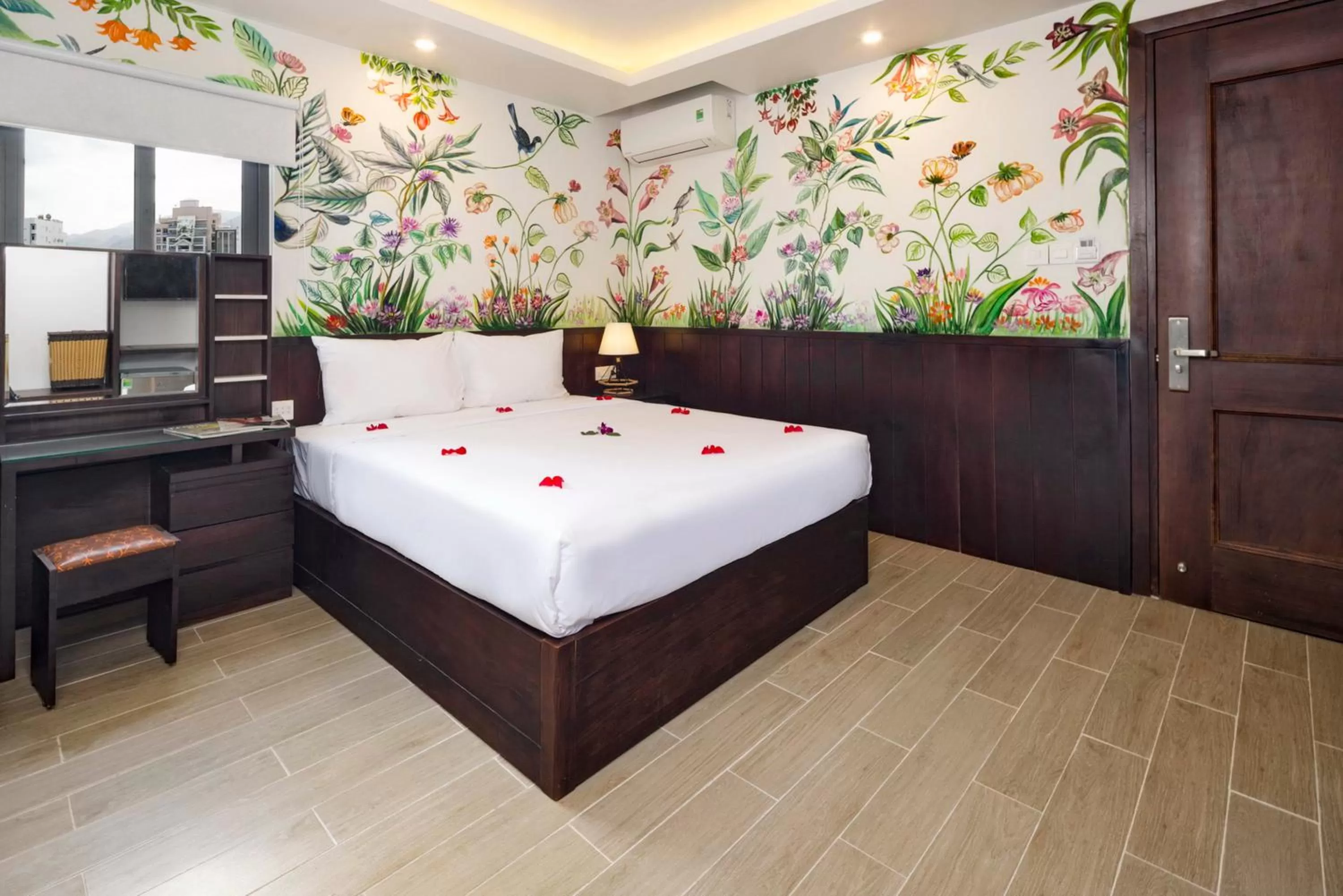 Bedroom, Bed in Azura Gold Hotel & Apartment