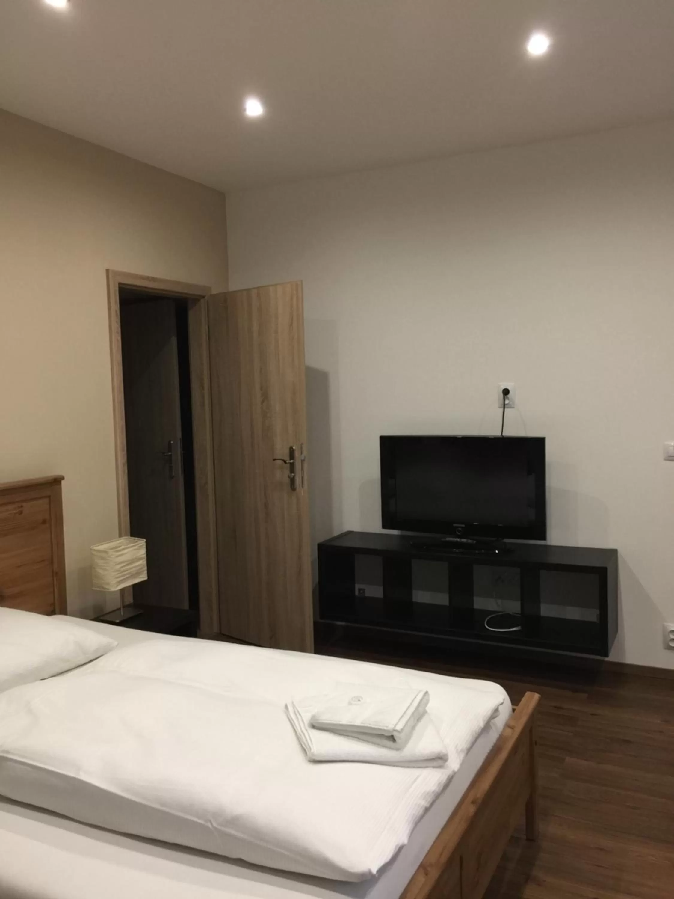 TV and multimedia, Bed in Apartma La Provence
