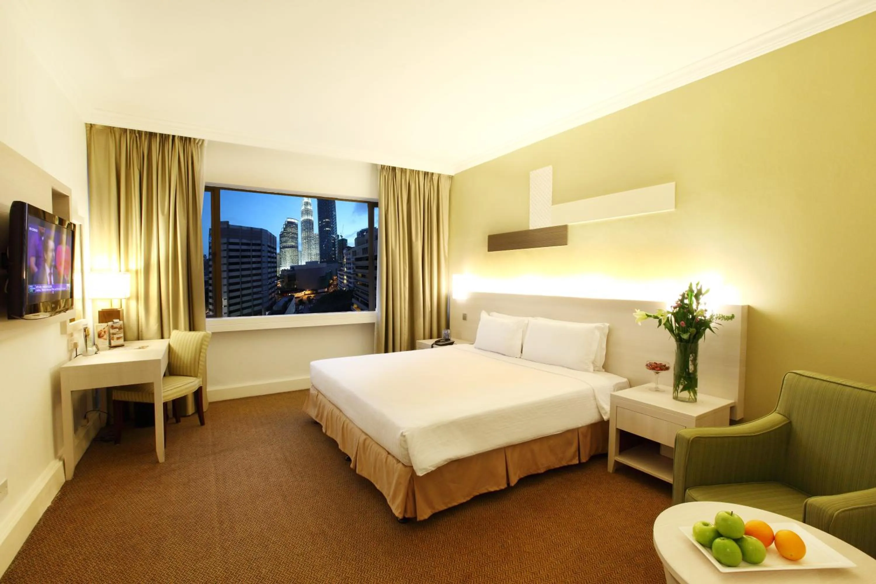 Staycation Deluxe Double (Free Early Check-in 2pm) in Corus Hotel Kuala Lumpur