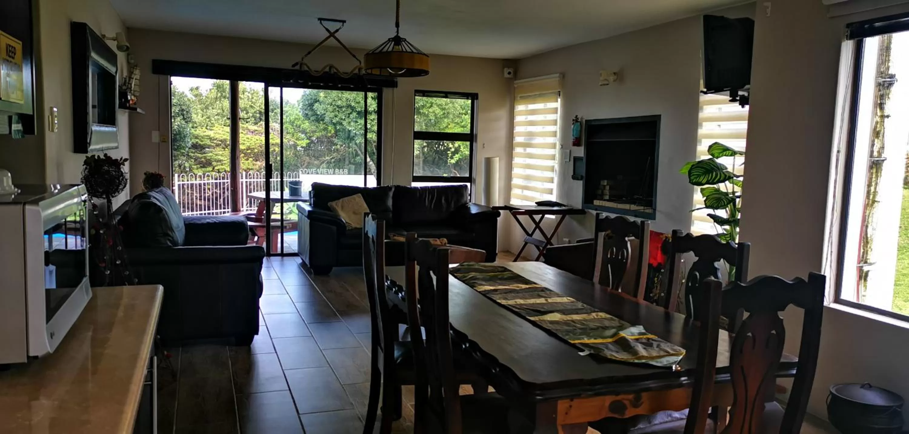 Communal lounge/ TV room in Cove View B&B