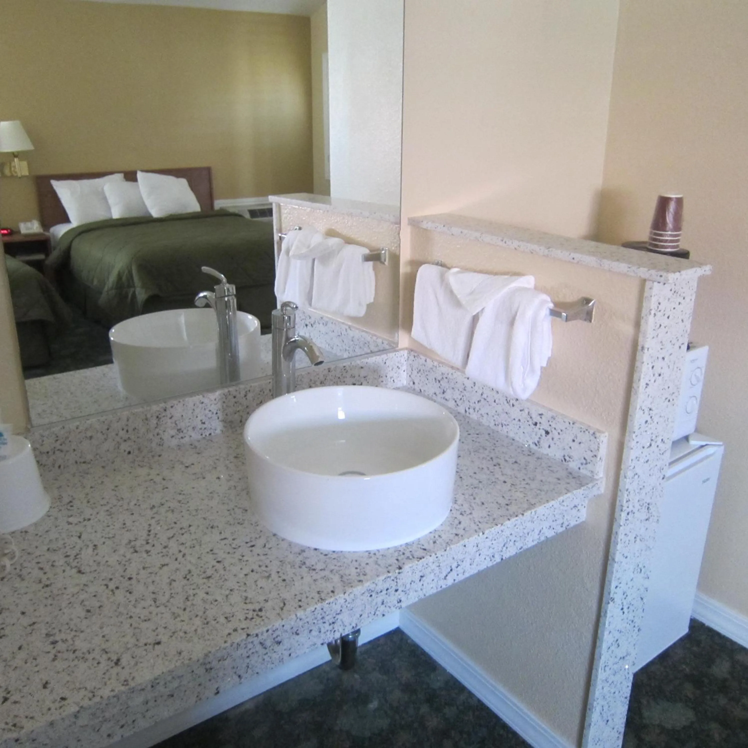 Decorative detail in Pacific Best Inn