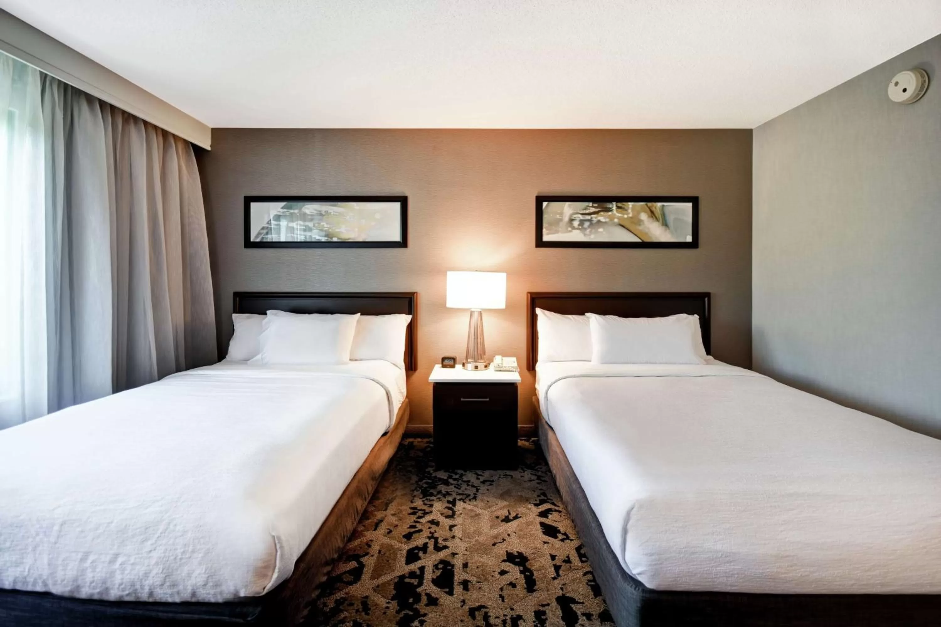 Bed in Embassy Suites by Hilton Raleigh Durham Research Triangle