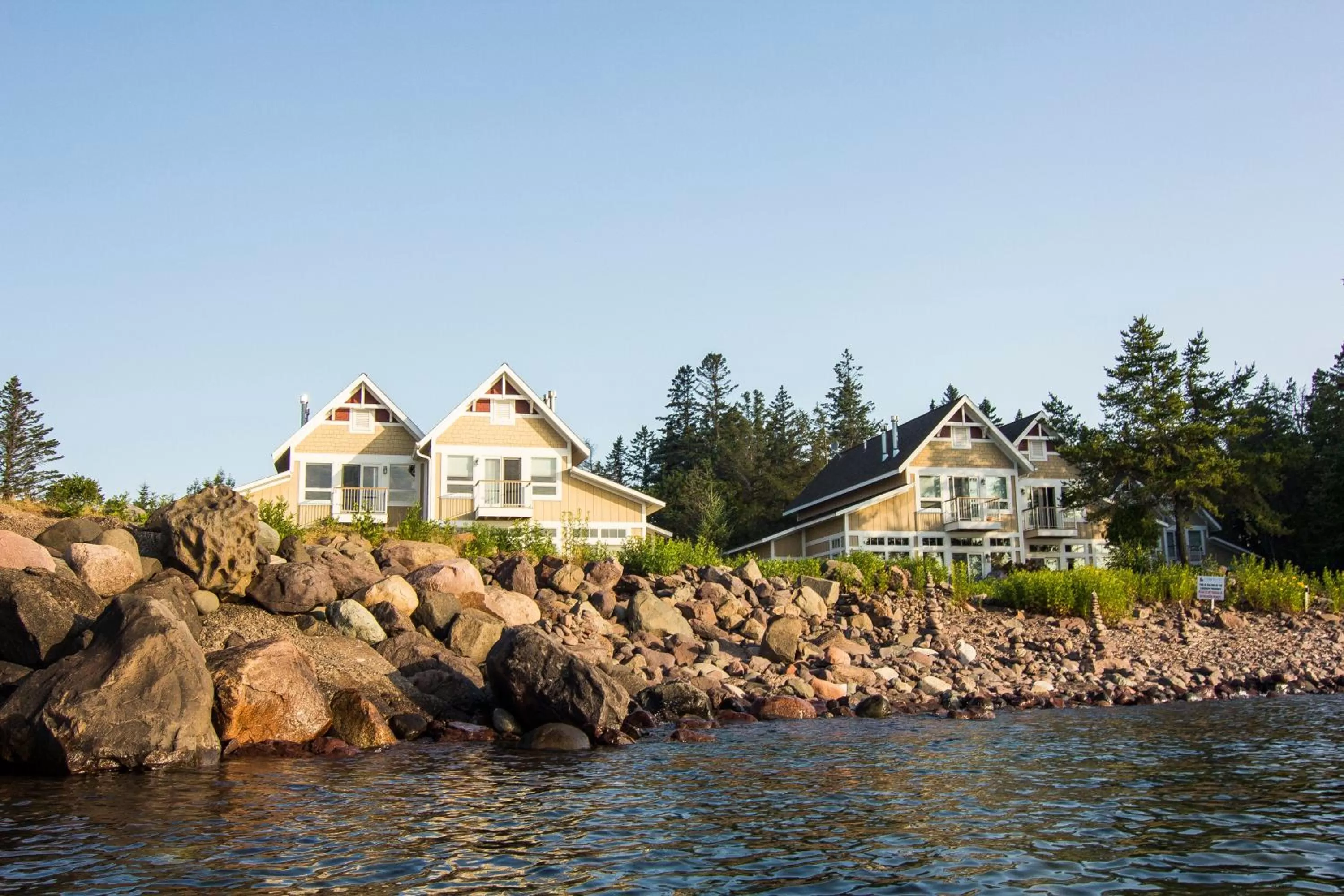 Property building in Larsmont Cottages