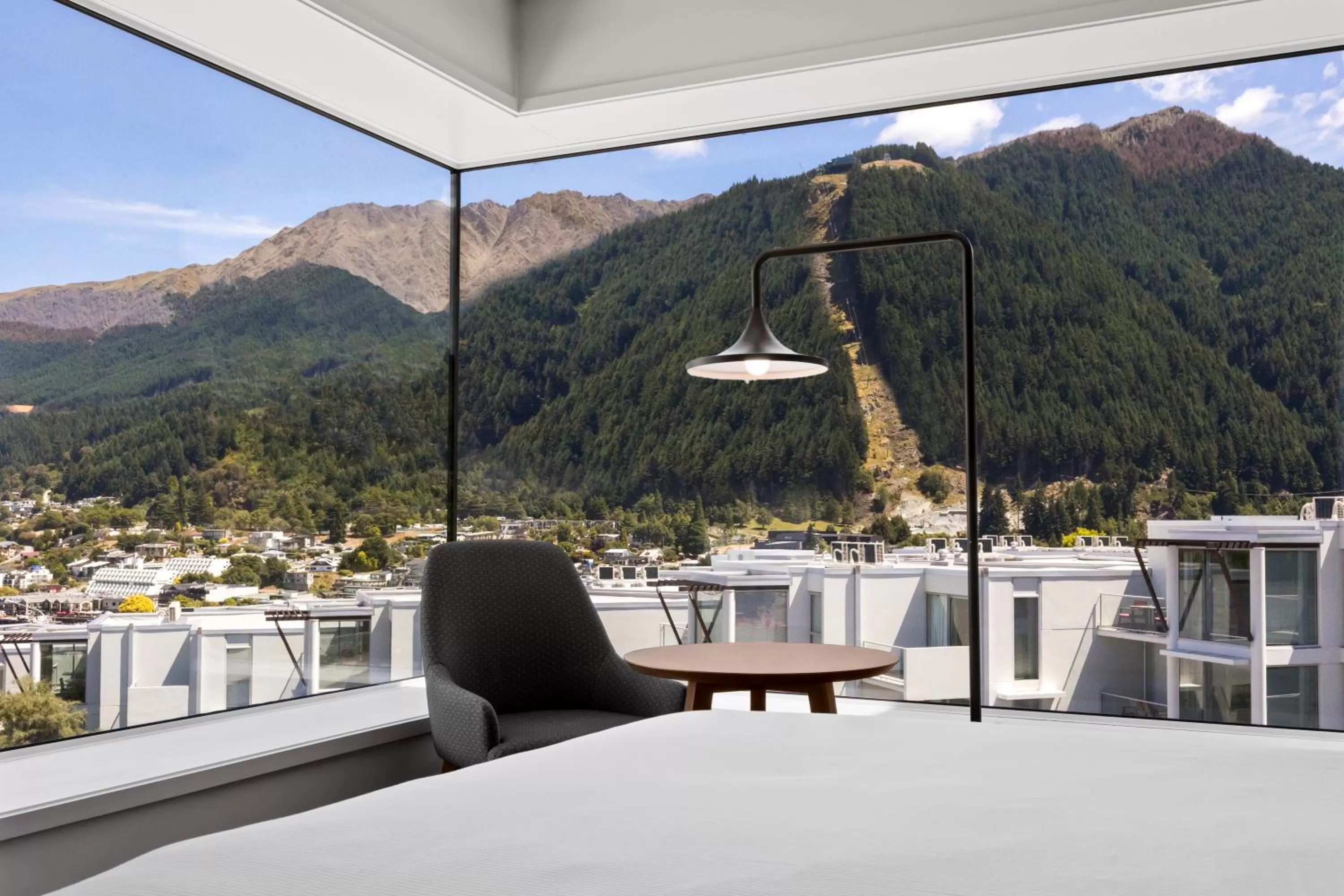 Standard Queen Room with Panoramic Window in Holiday Inn Express & Suites Queenstown, an IHG Hotel