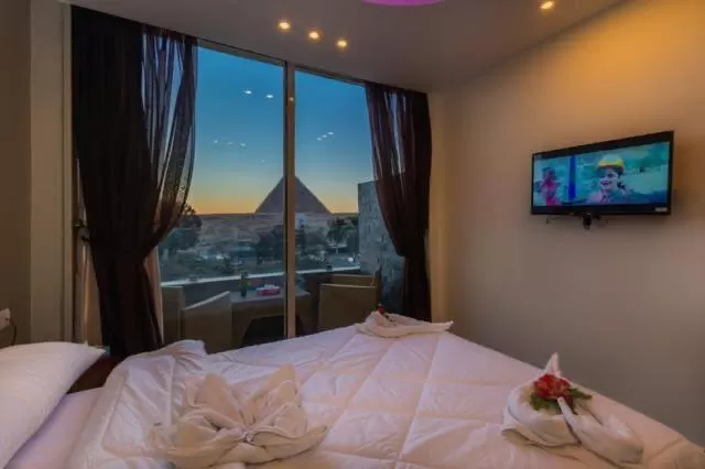 Bed in PANORAMA view pyramids