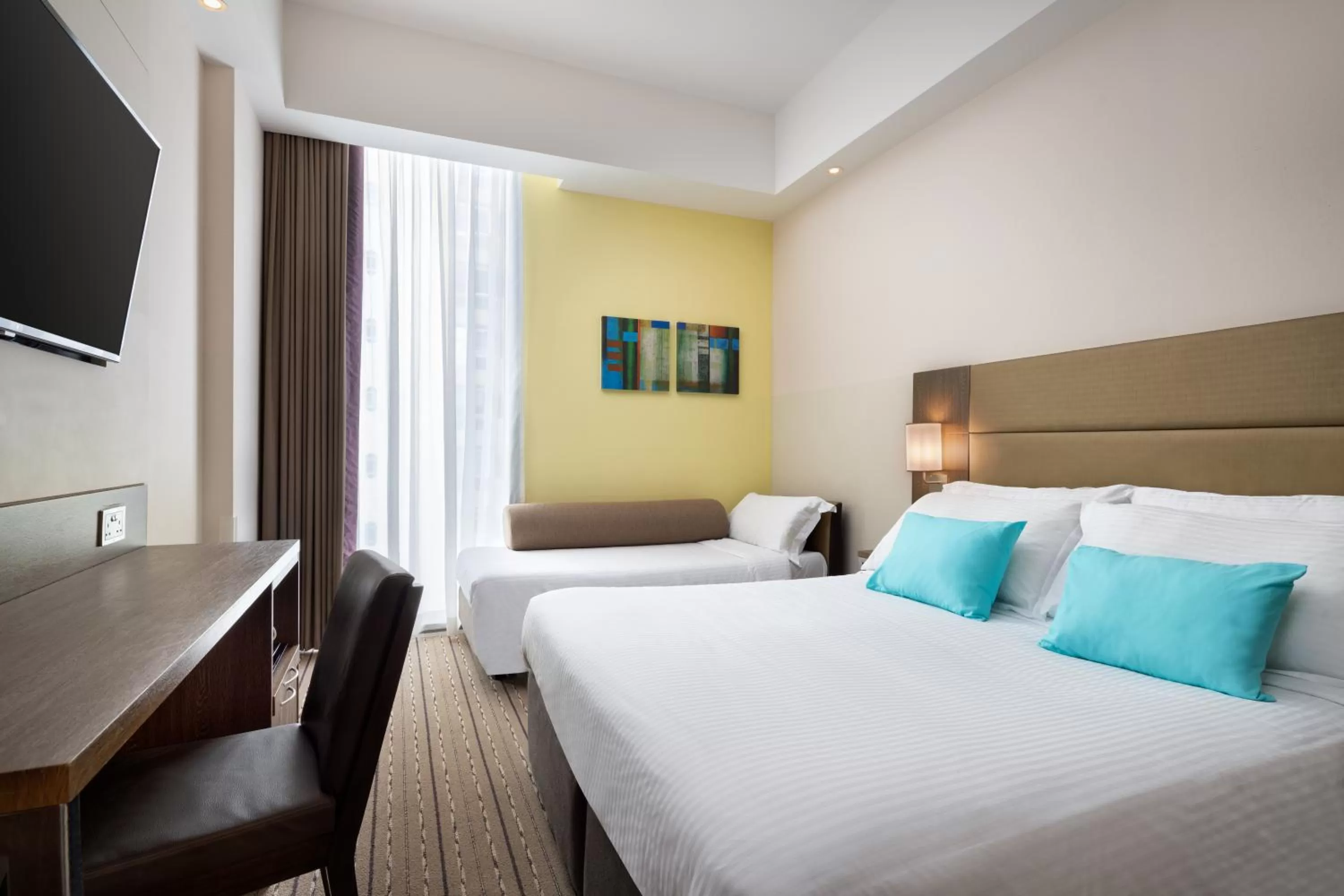 Bed in Hotel Traveltine Downtown Singapore, Trademark Collection