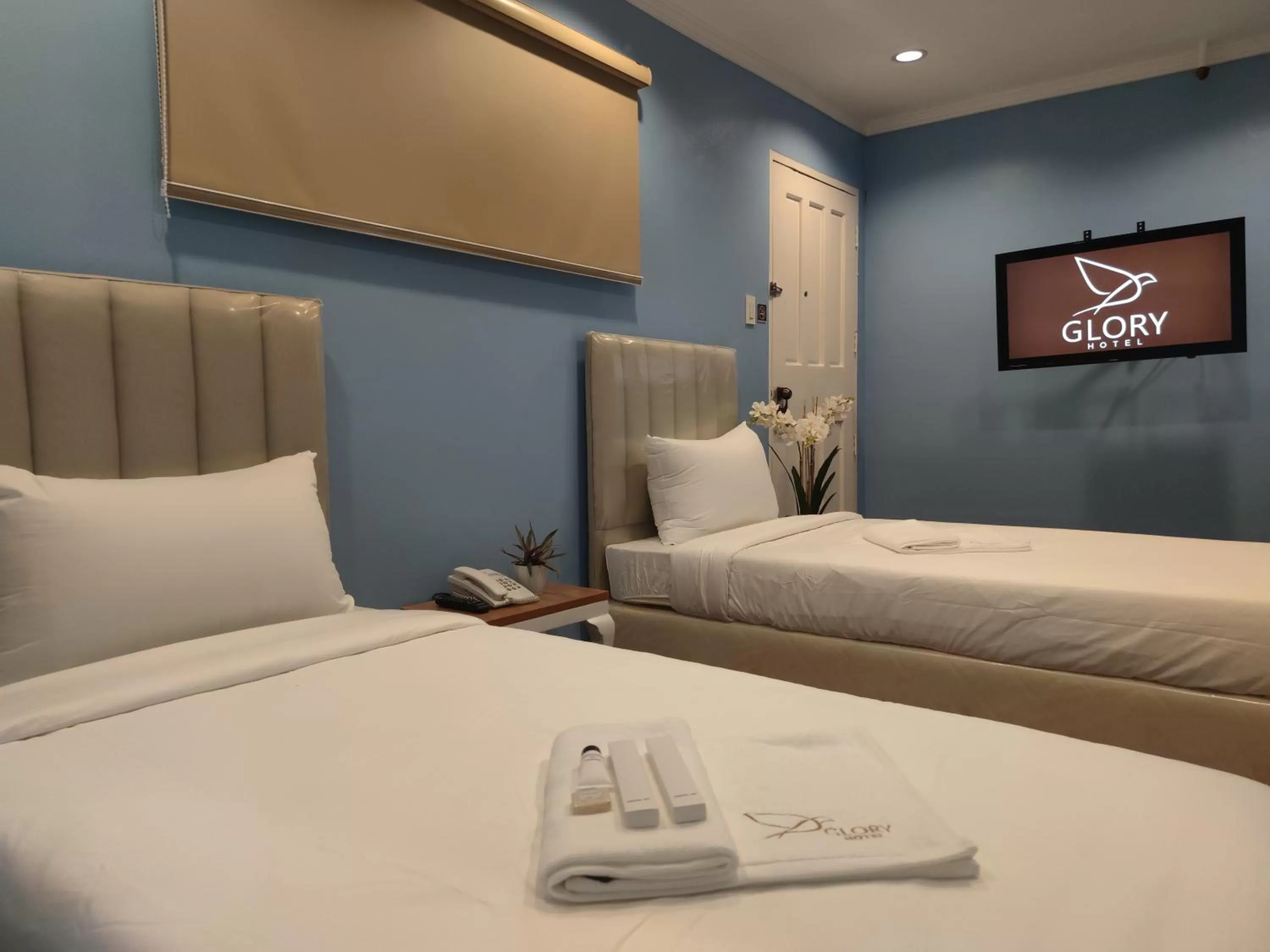 Bed in Glory Hotel Cubao