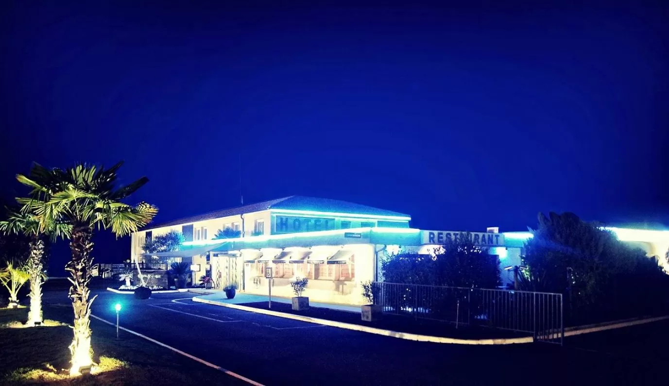 Facade/entrance in Citotel Hôtel Le Capricorne