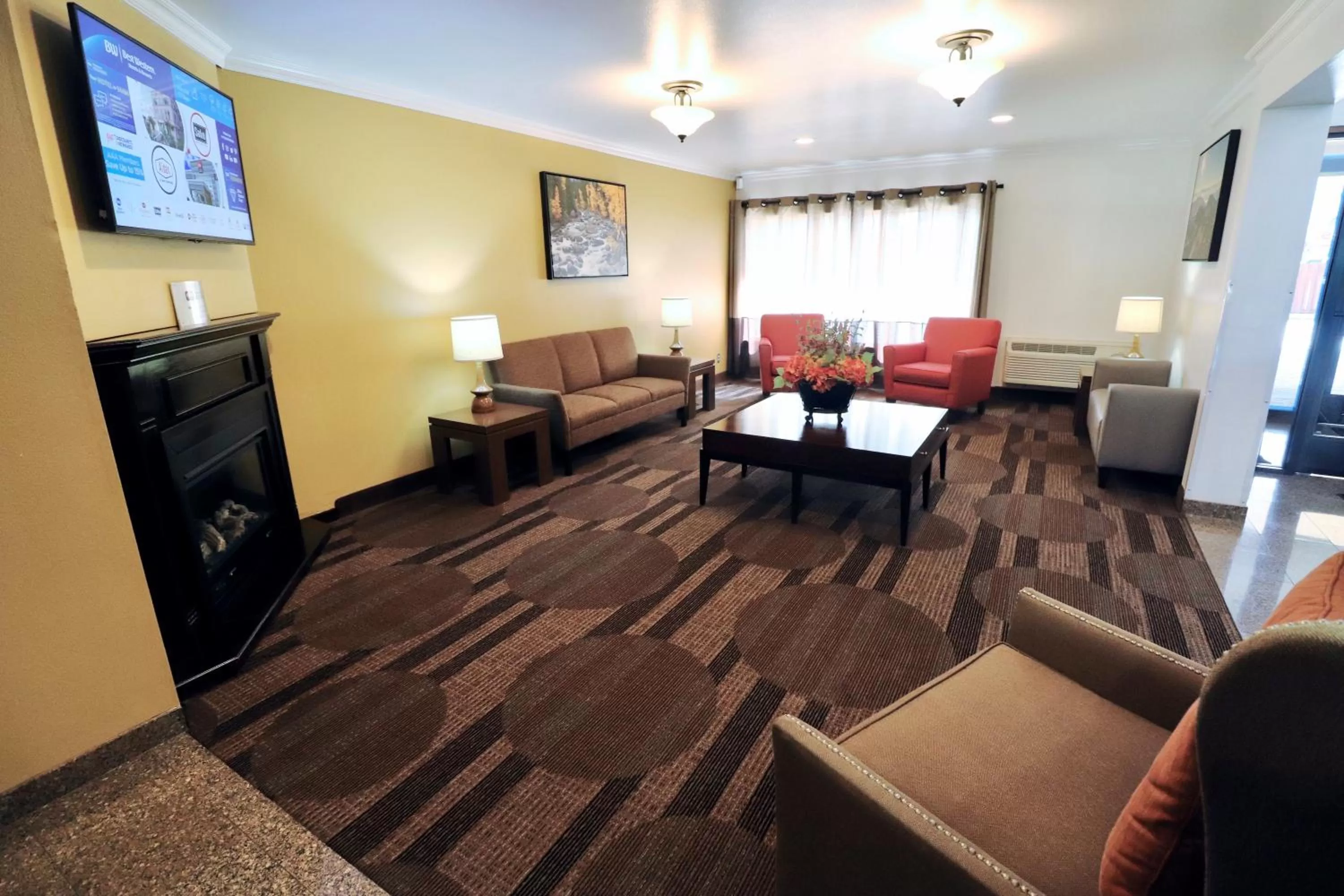 Lounge or bar in Best Western Chieftain Inn