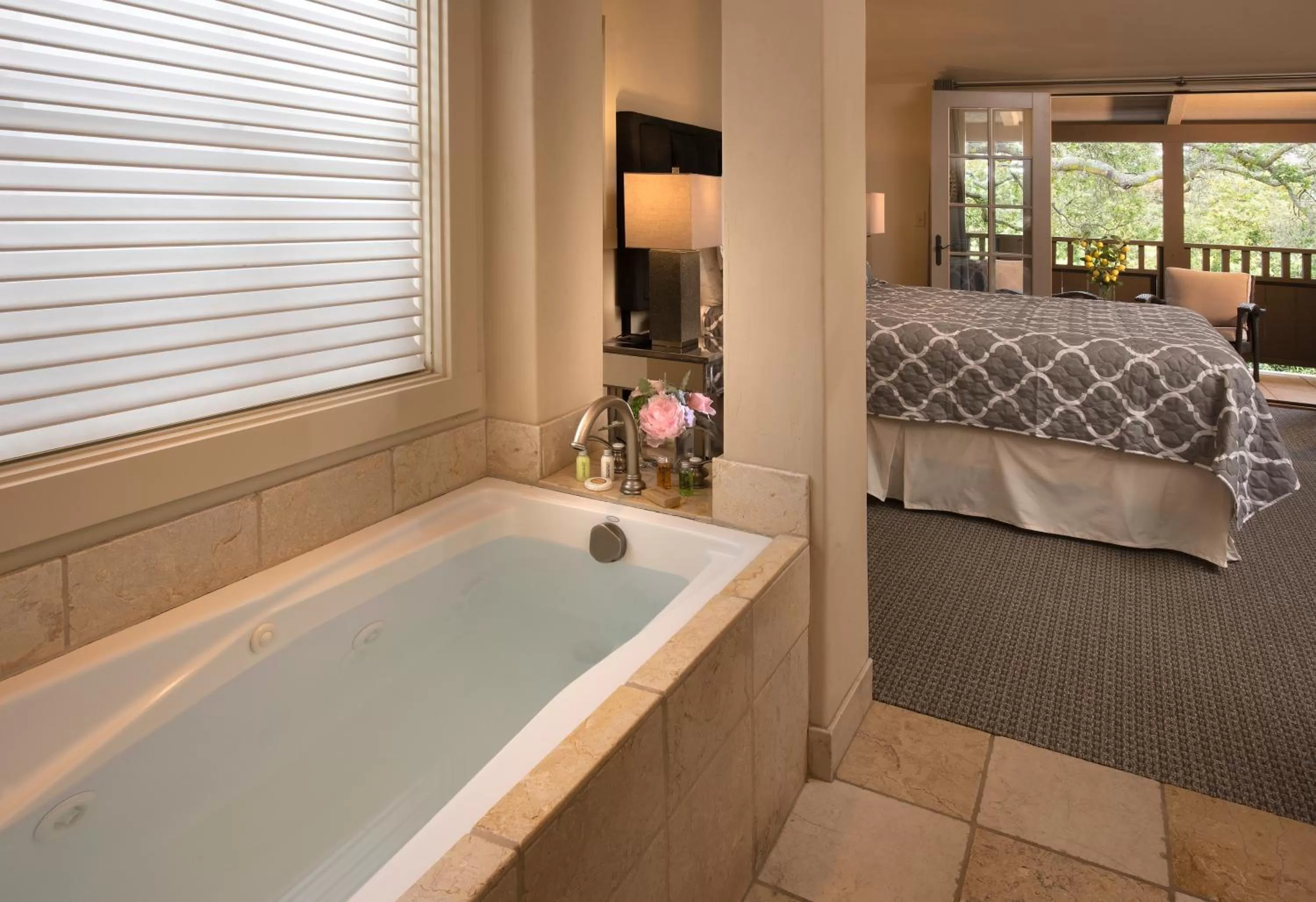 Bathroom, Bed in Carmel Country Inn