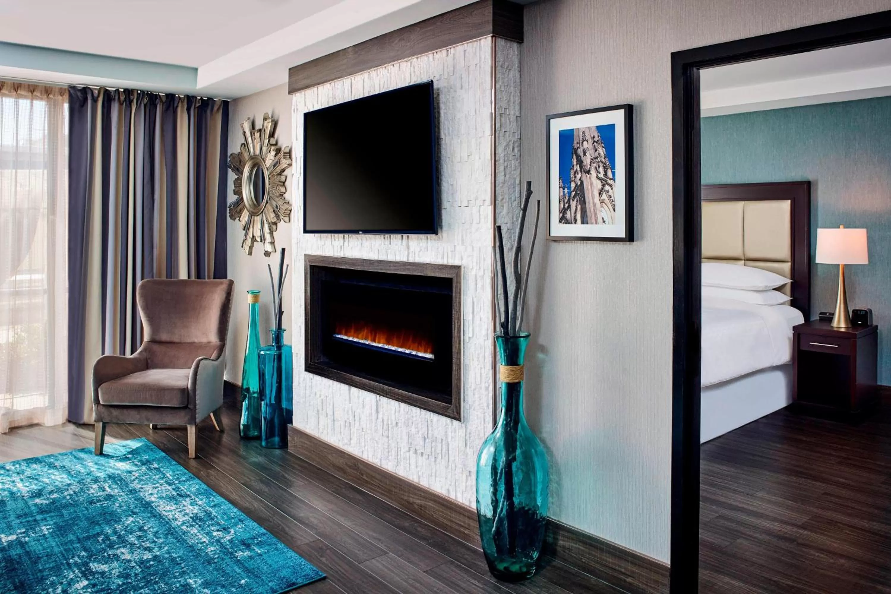 Photo of the whole room, Bed in Sheraton Hamilton Hotel