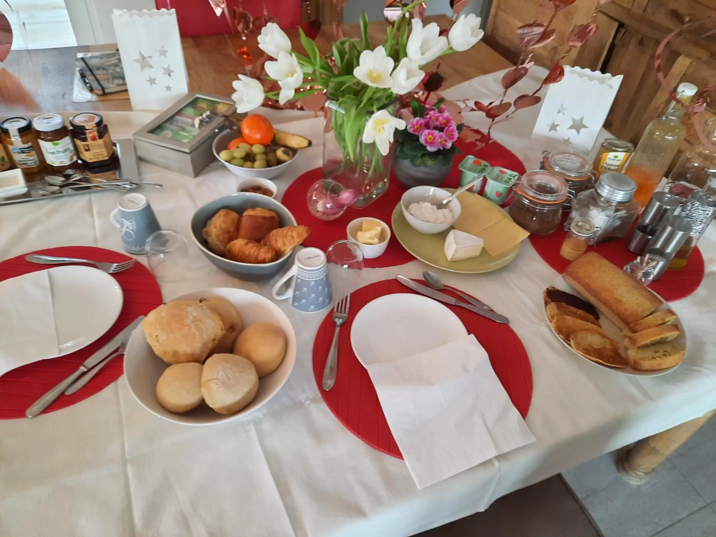 Continental breakfast in La Maison De Marie