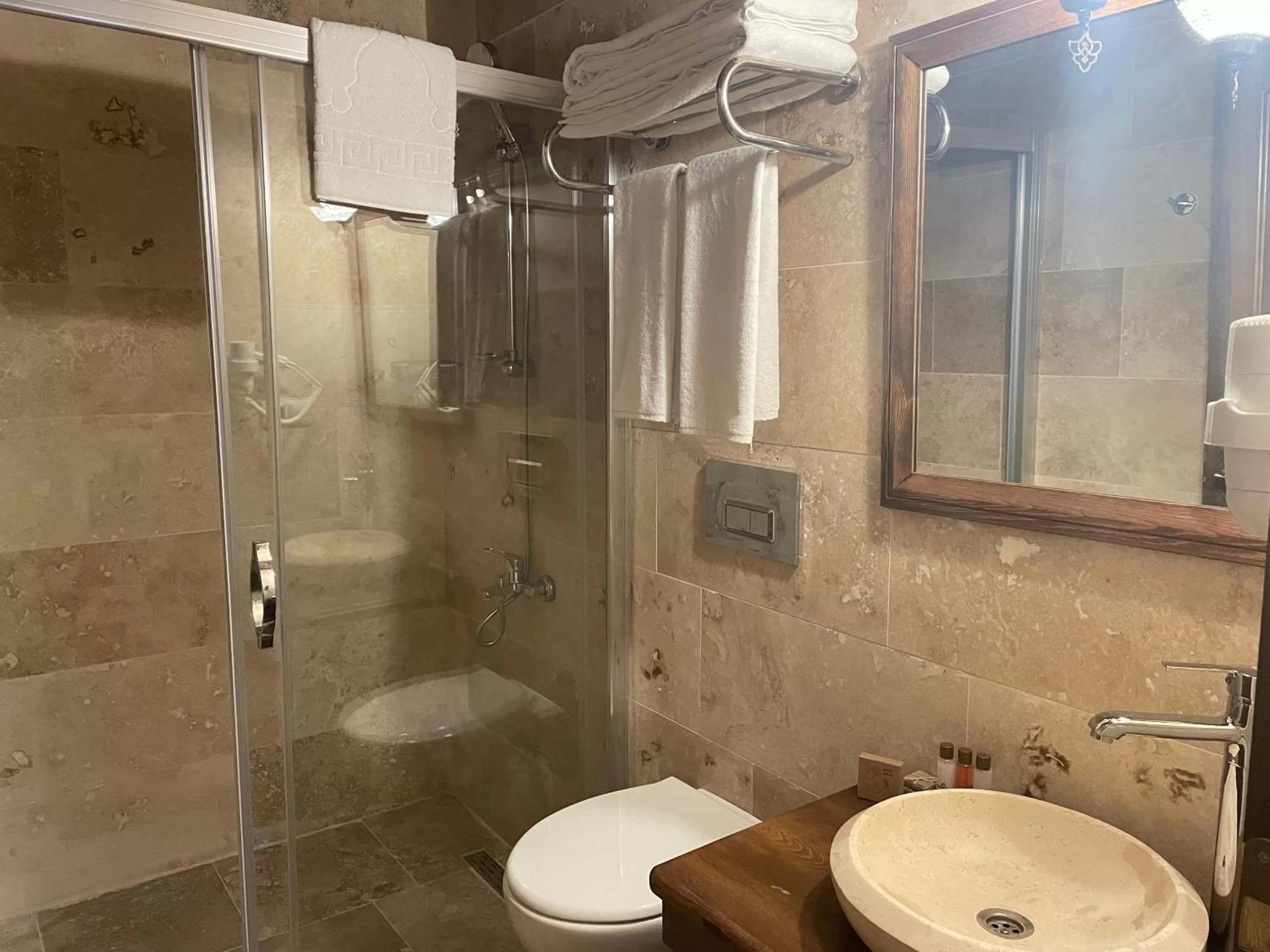 Shower in Virtus Cappadocia Hotel Göreme