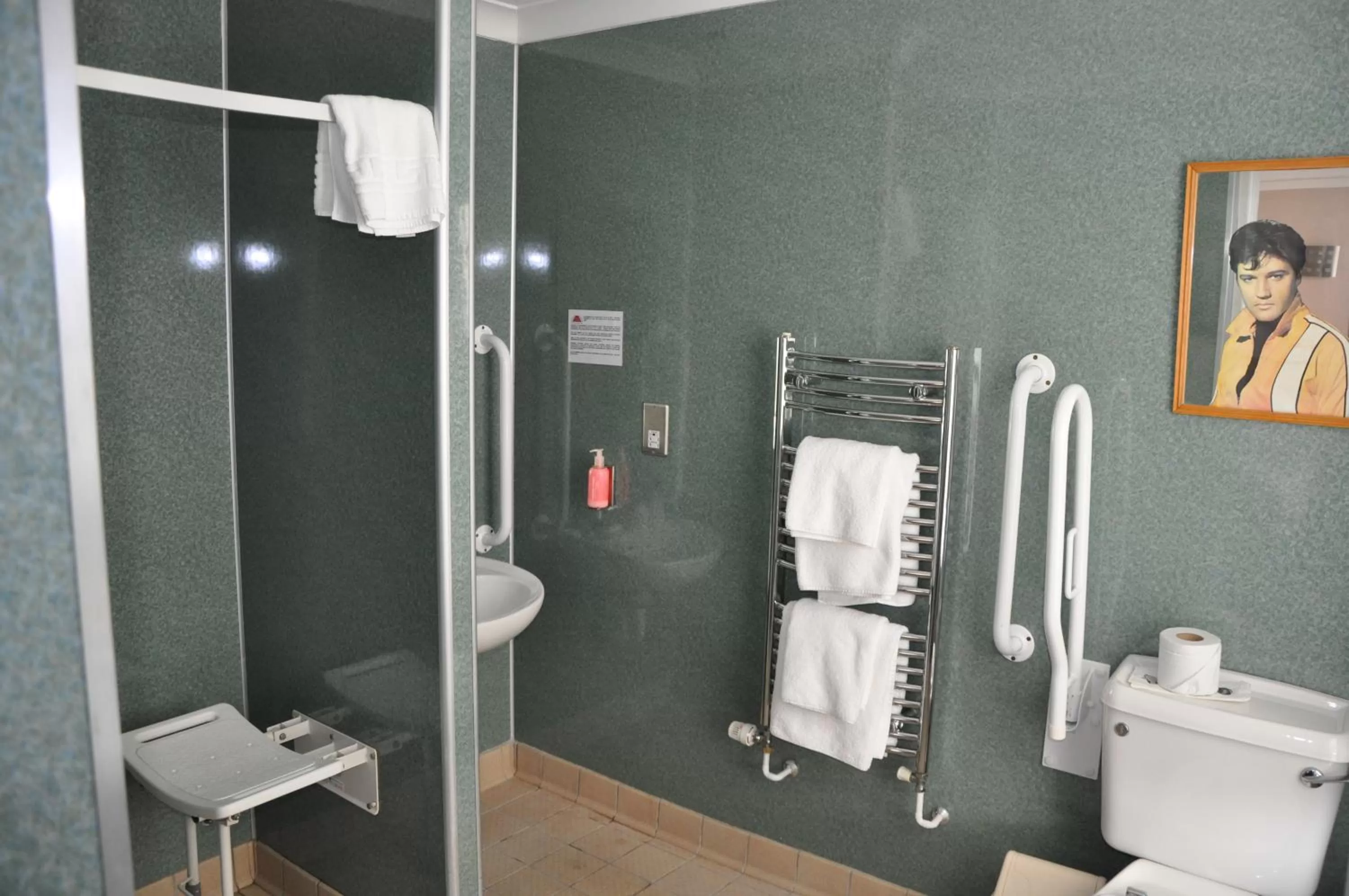 Bathroom in Hotel Celebrity Bournemouth East Cliff by Villare hotels