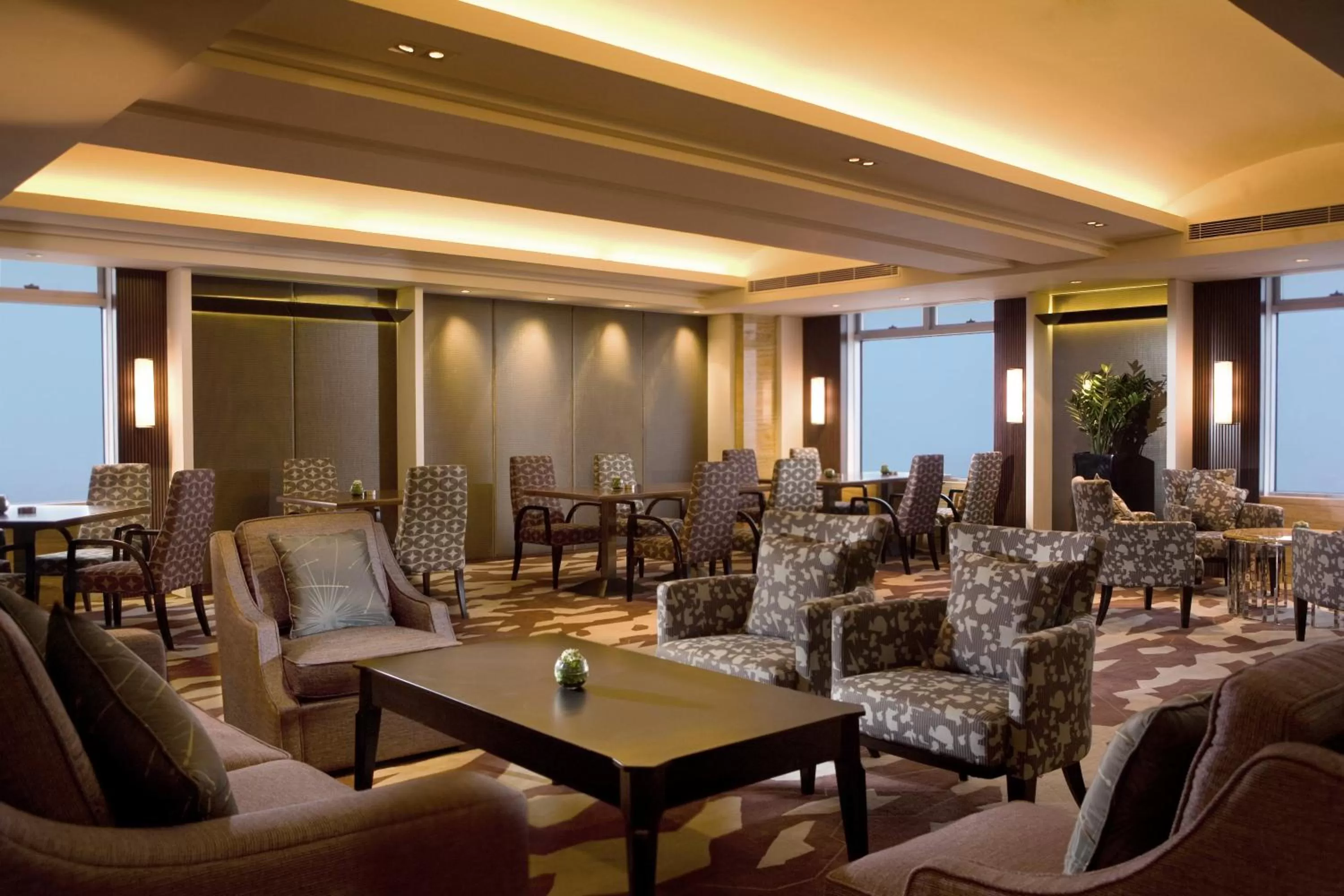 Lounge or bar in InterContinental Foshan by IHG