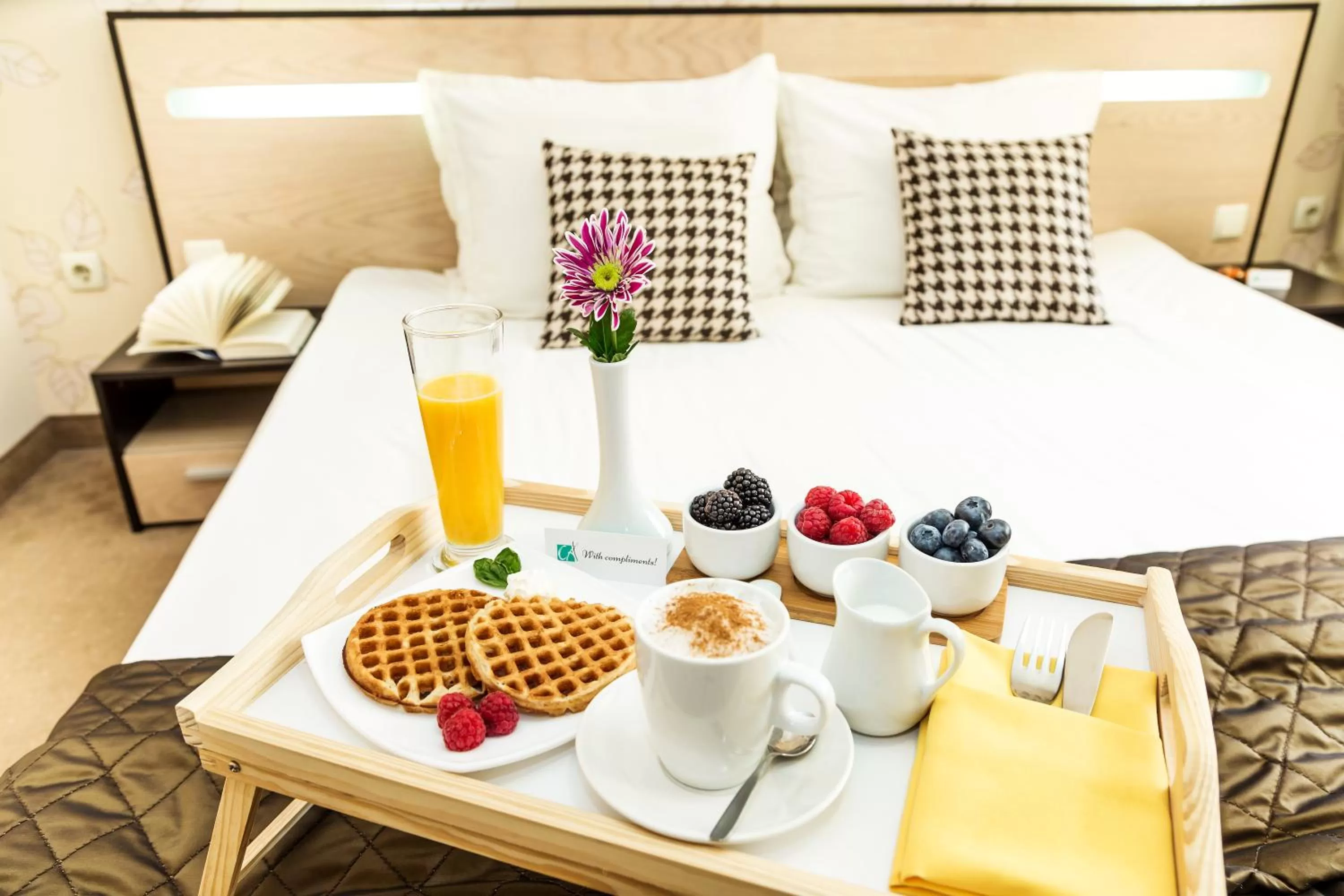 Food and drinks in City Avenue Hotel by HMG-Free Parking-Free Wi-Fi