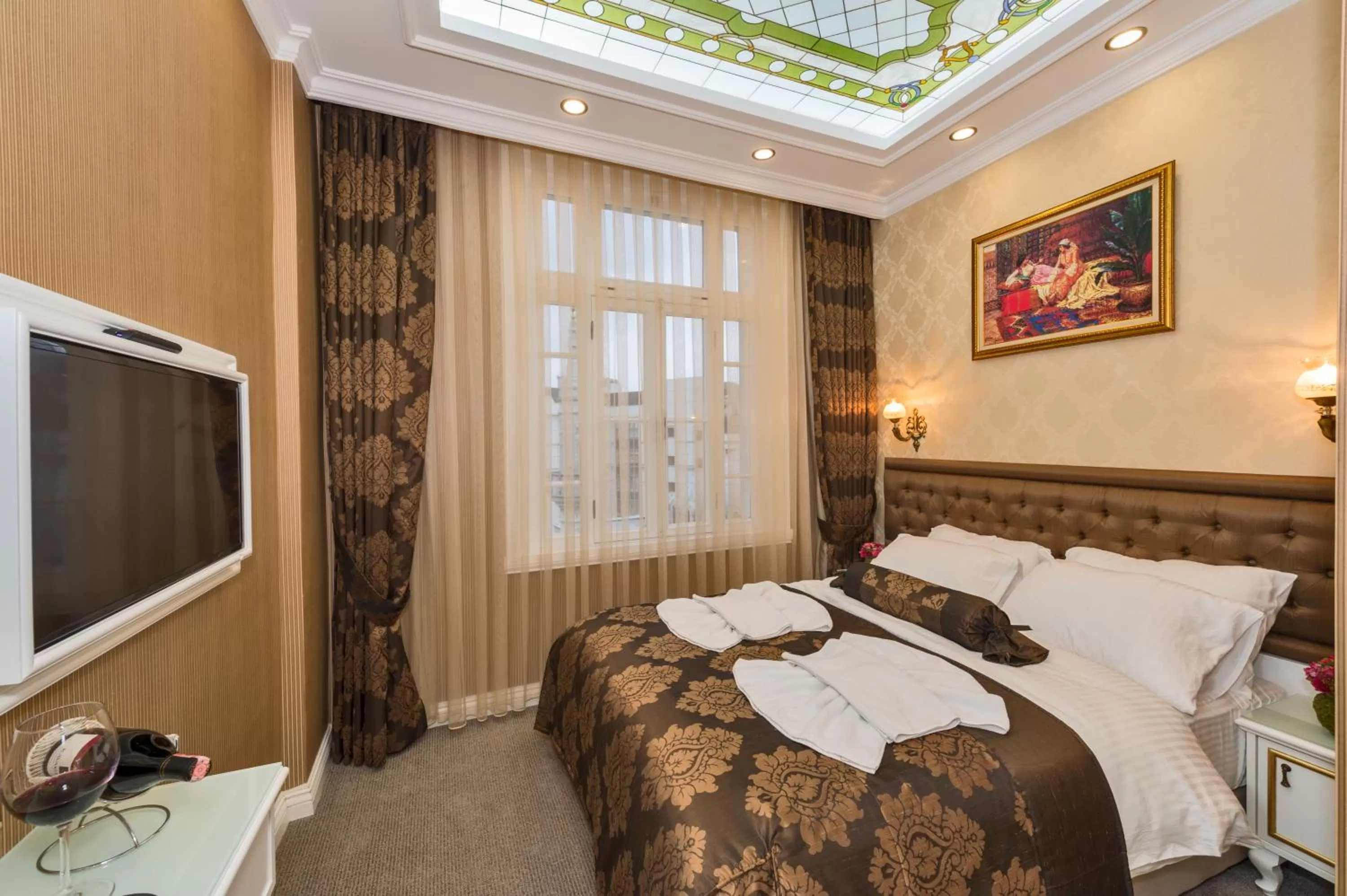 Photo of the whole room, Bed in Alpek Hotel