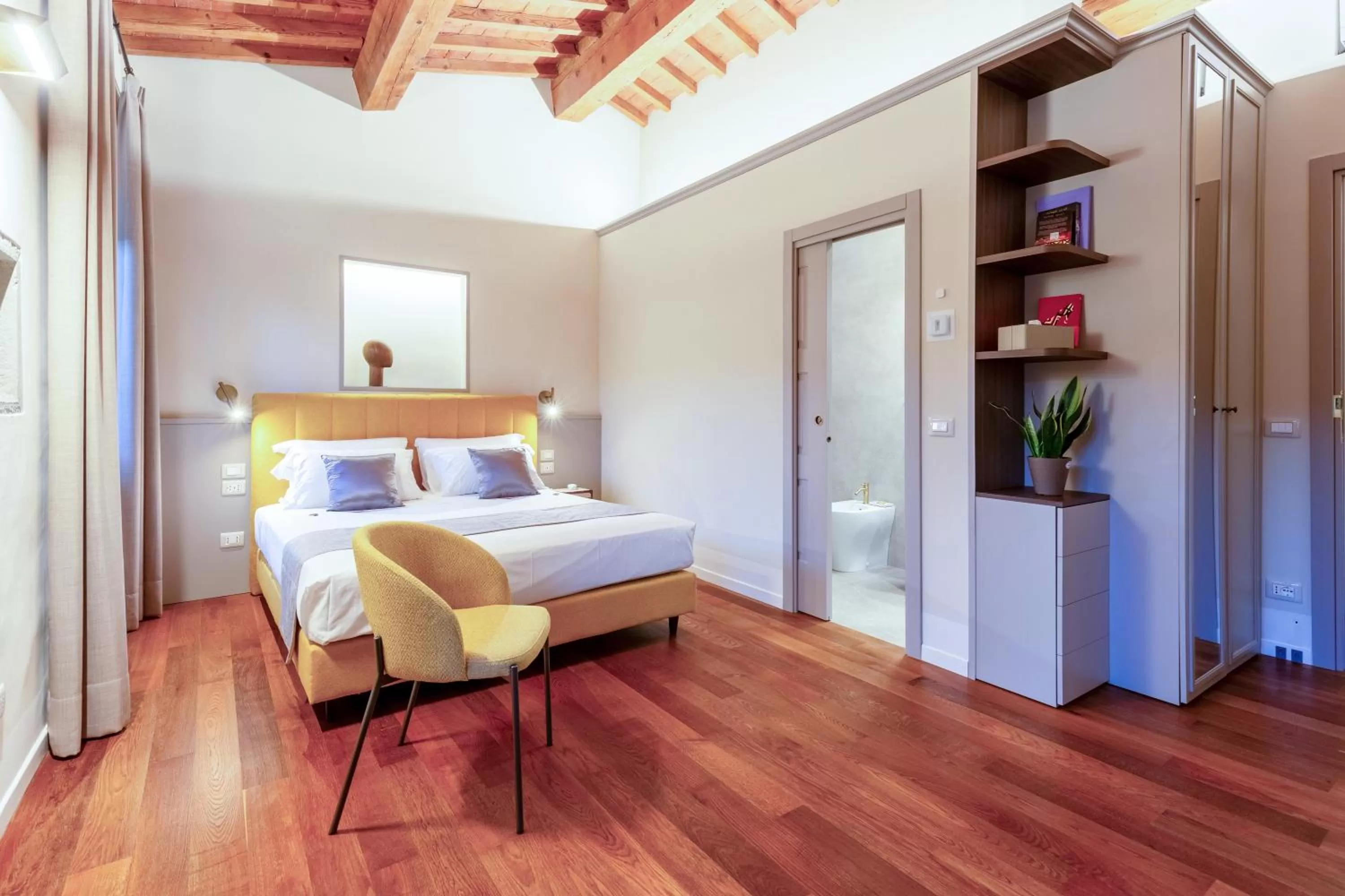 Bed in Dimora Le Torri - Boutique Luxury Suites in Florence Historic Centre - Adults Only