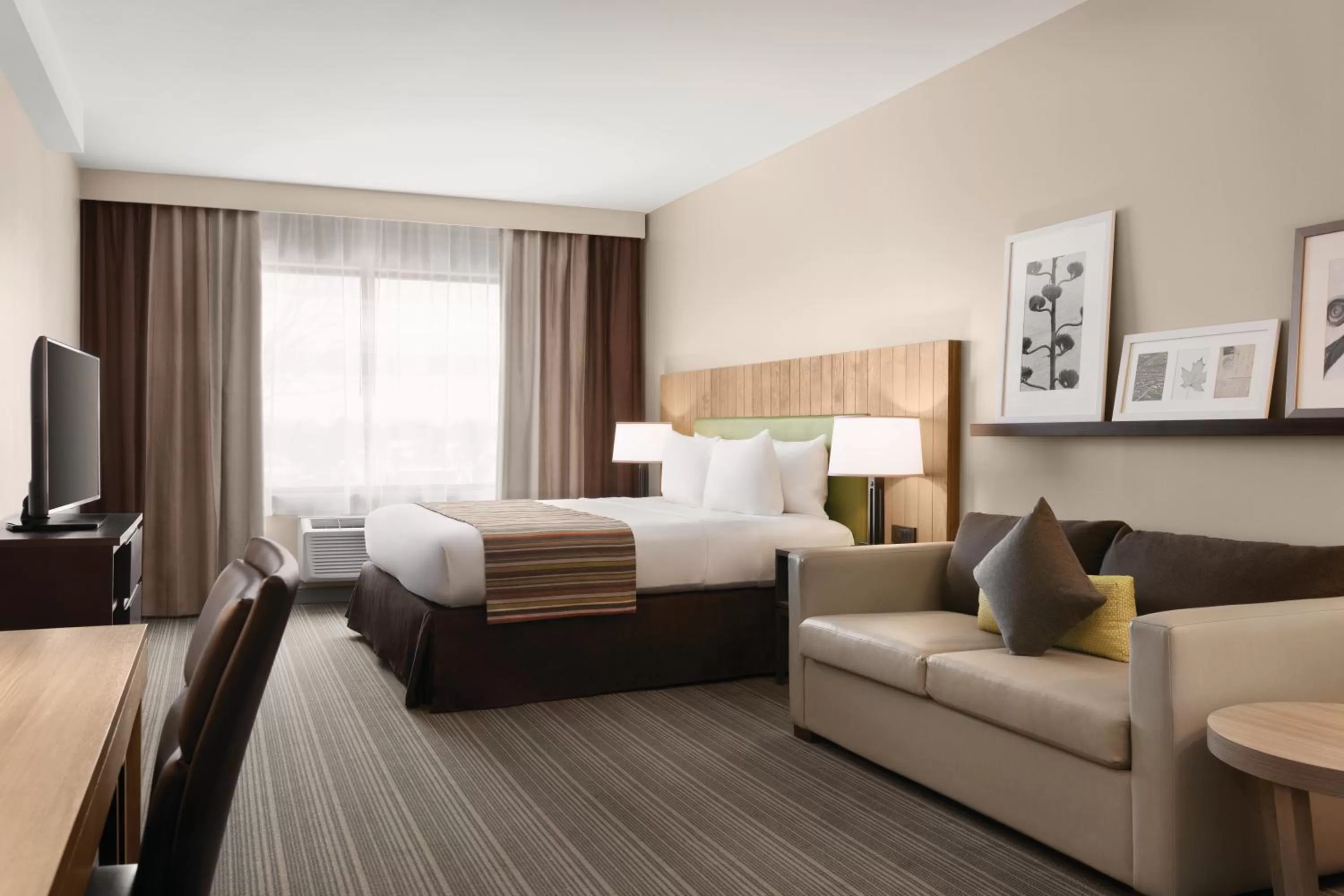 Photo of the whole room, Bed in Country Inn & Suites by Radisson, Belleville, ON