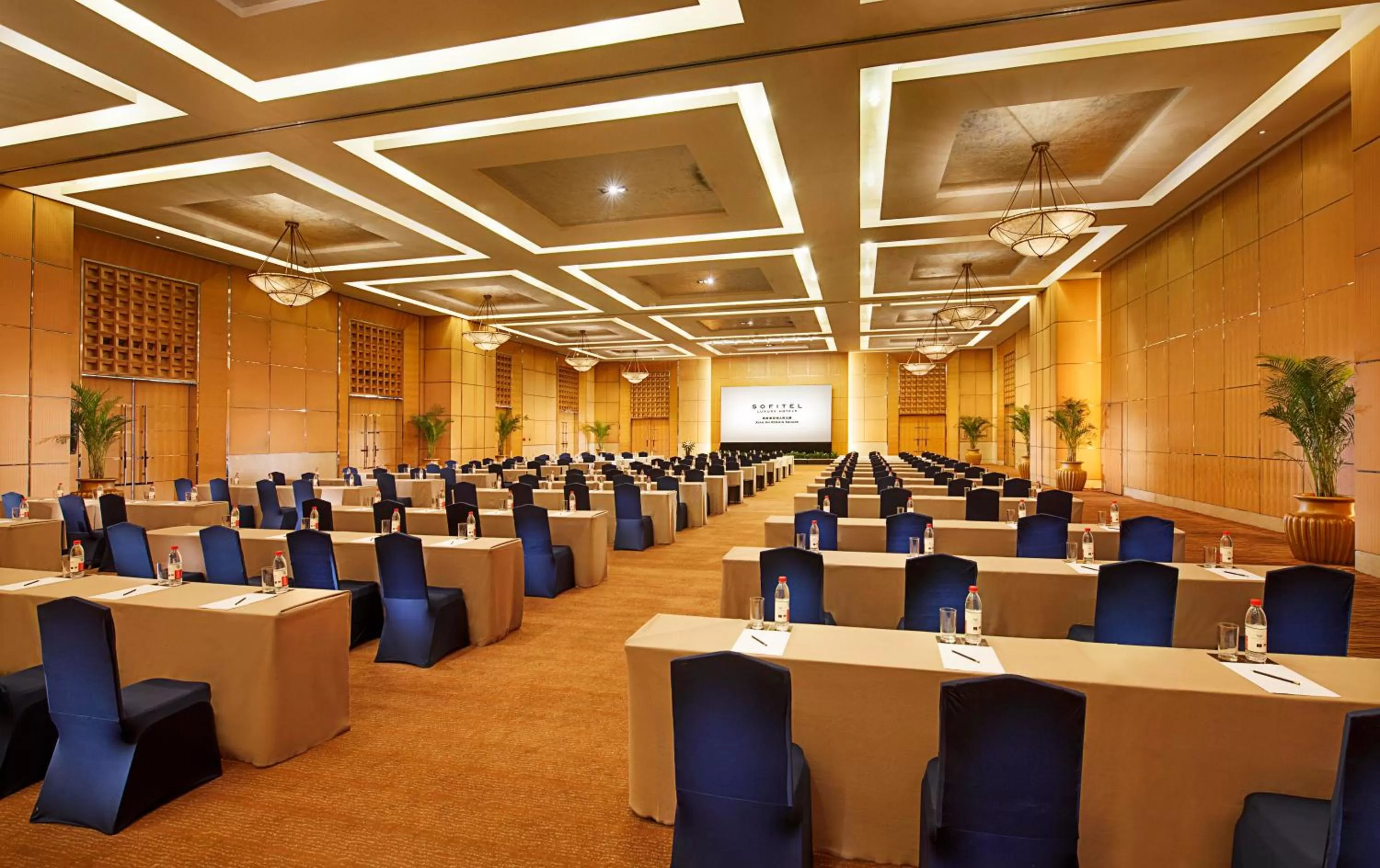 Business facilities in Sofitel Legend People's Grand Hotel Xi'an