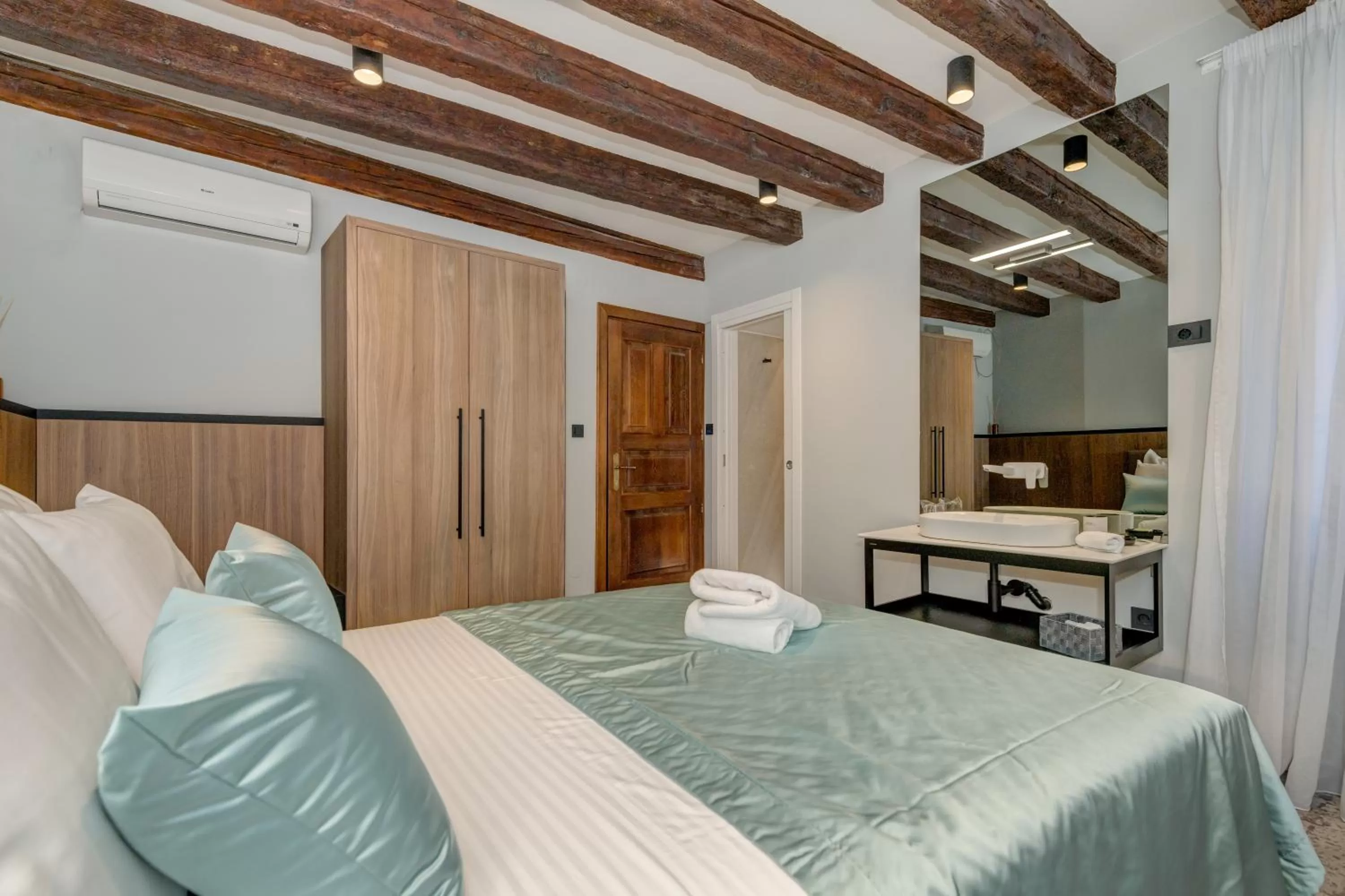 Photo of the whole room, Bed in Makarun Heritage Rooms