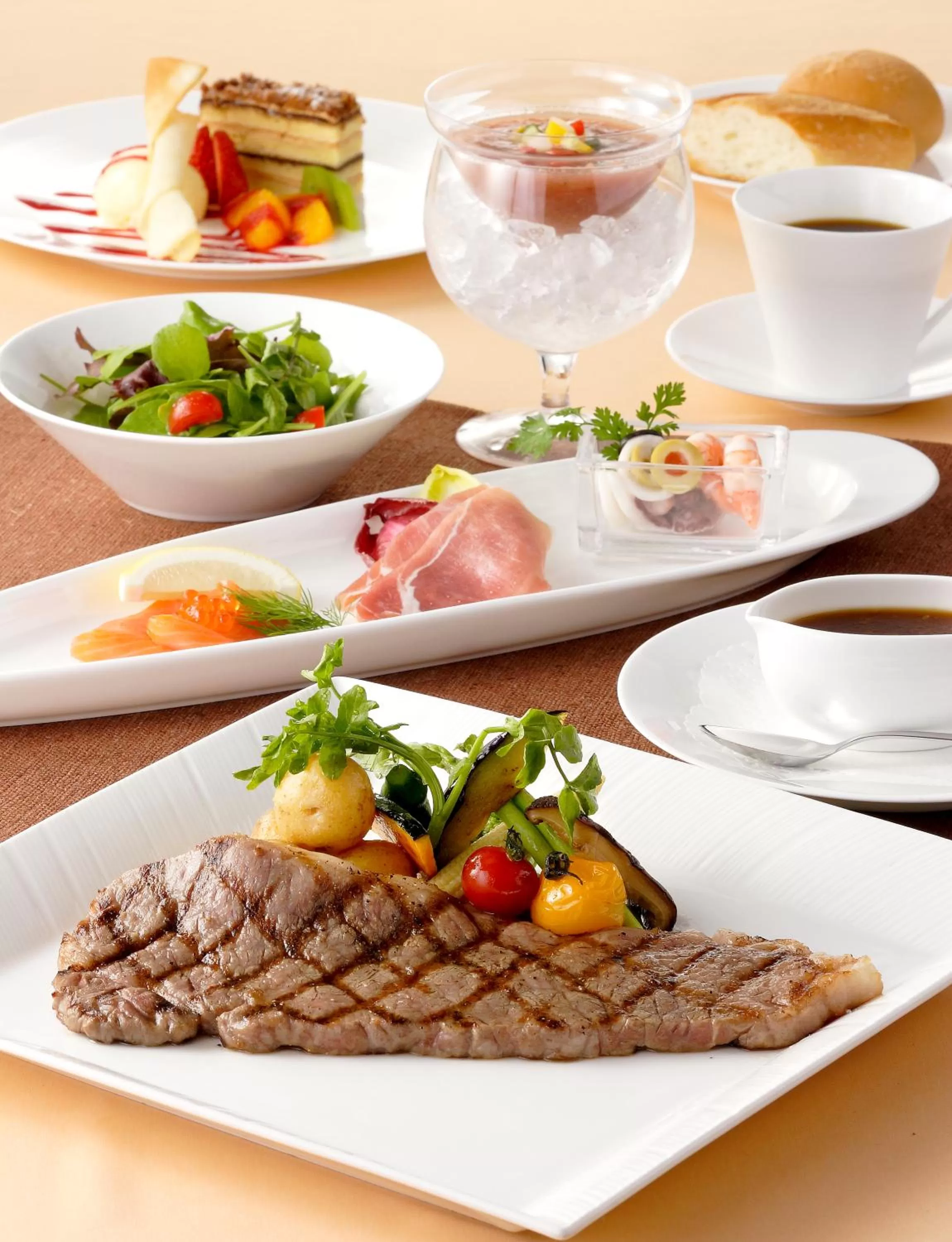 Food and drinks in Haneda Excel Hotel Tokyu Haneda Airport Terminal 2