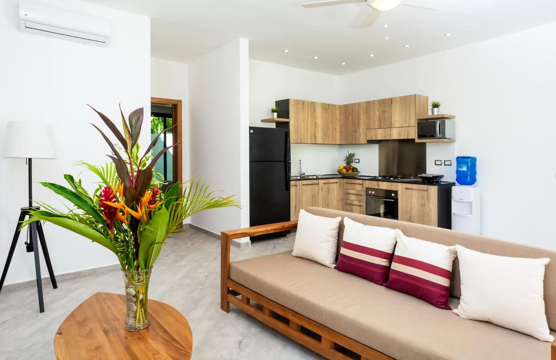 Kitchen or kitchenette, Seating Area in Louisa Aparthotel
