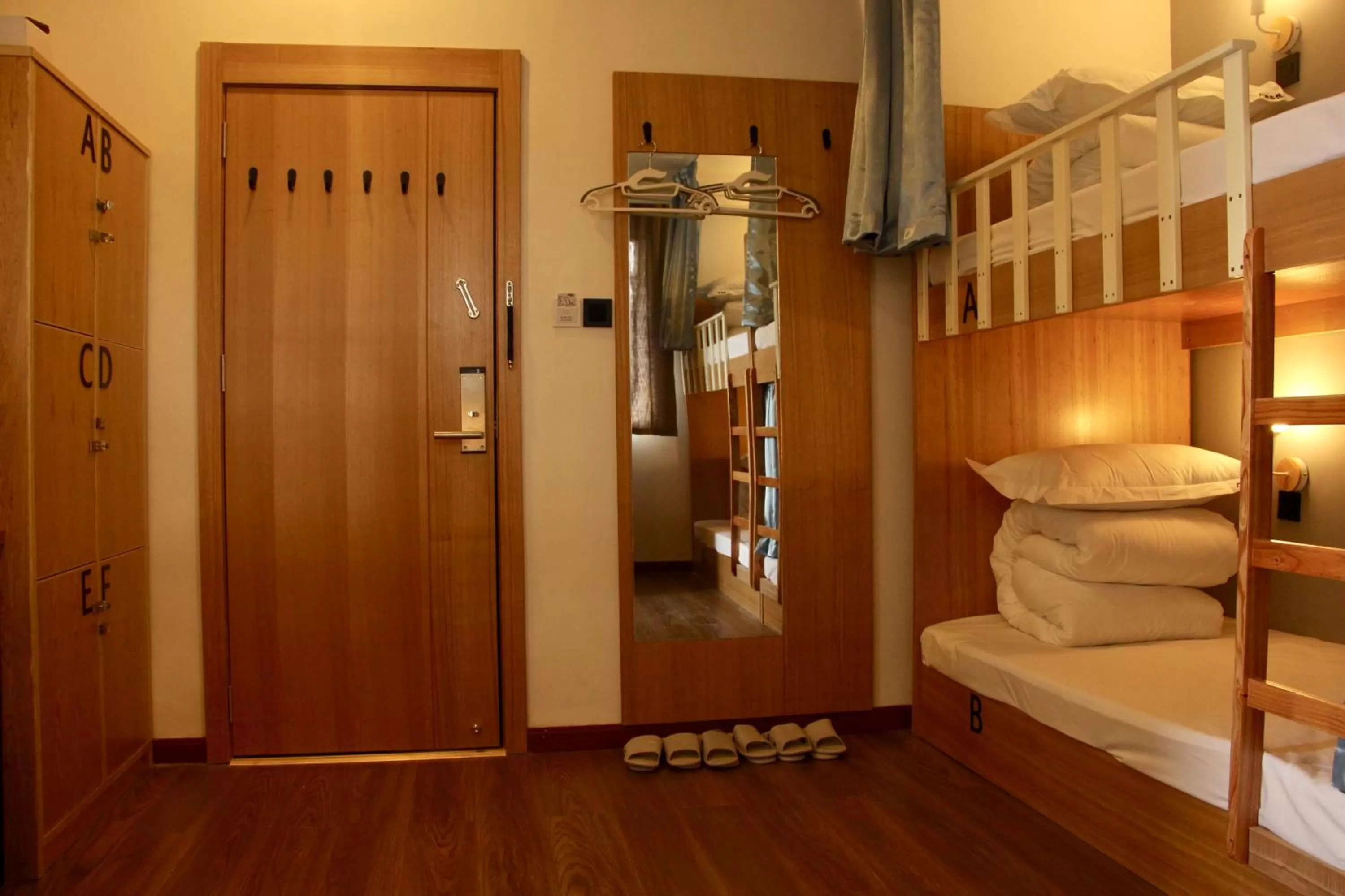 bunk bed, Bathroom in Travel light Guilin