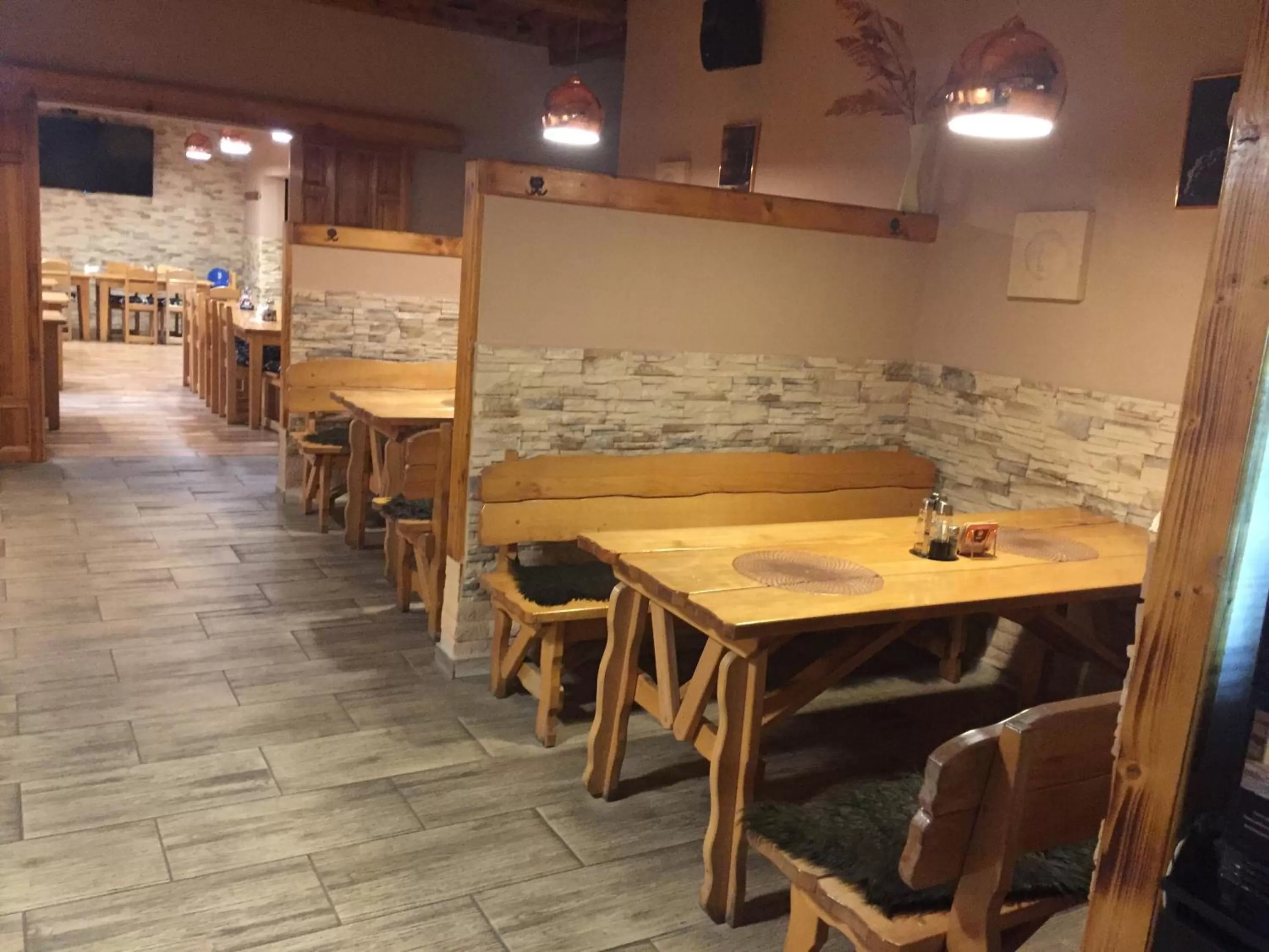 Restaurant/places to eat in Hotel Taurus