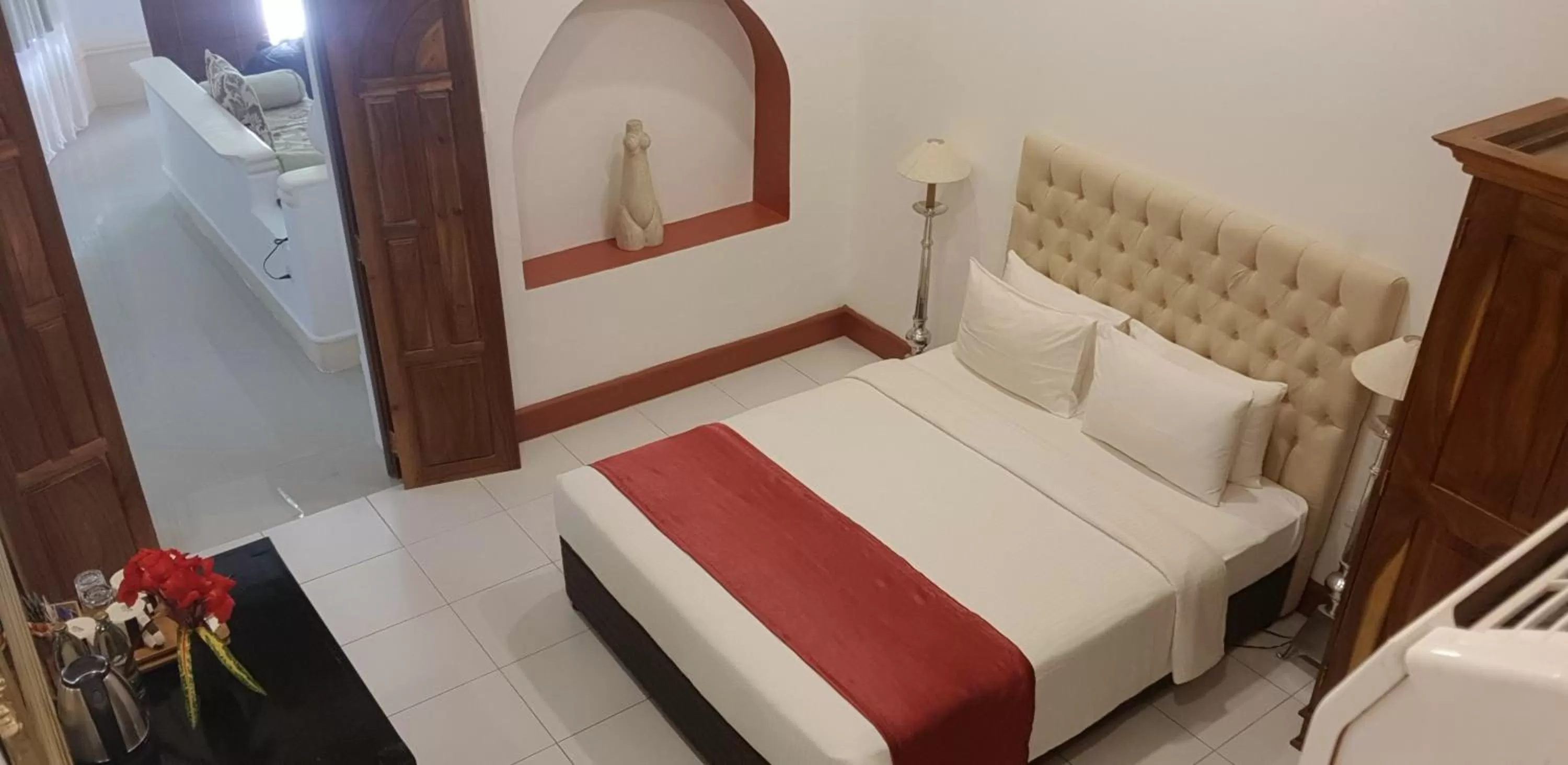 Bedroom, Bed in Ella Planters Bungalow