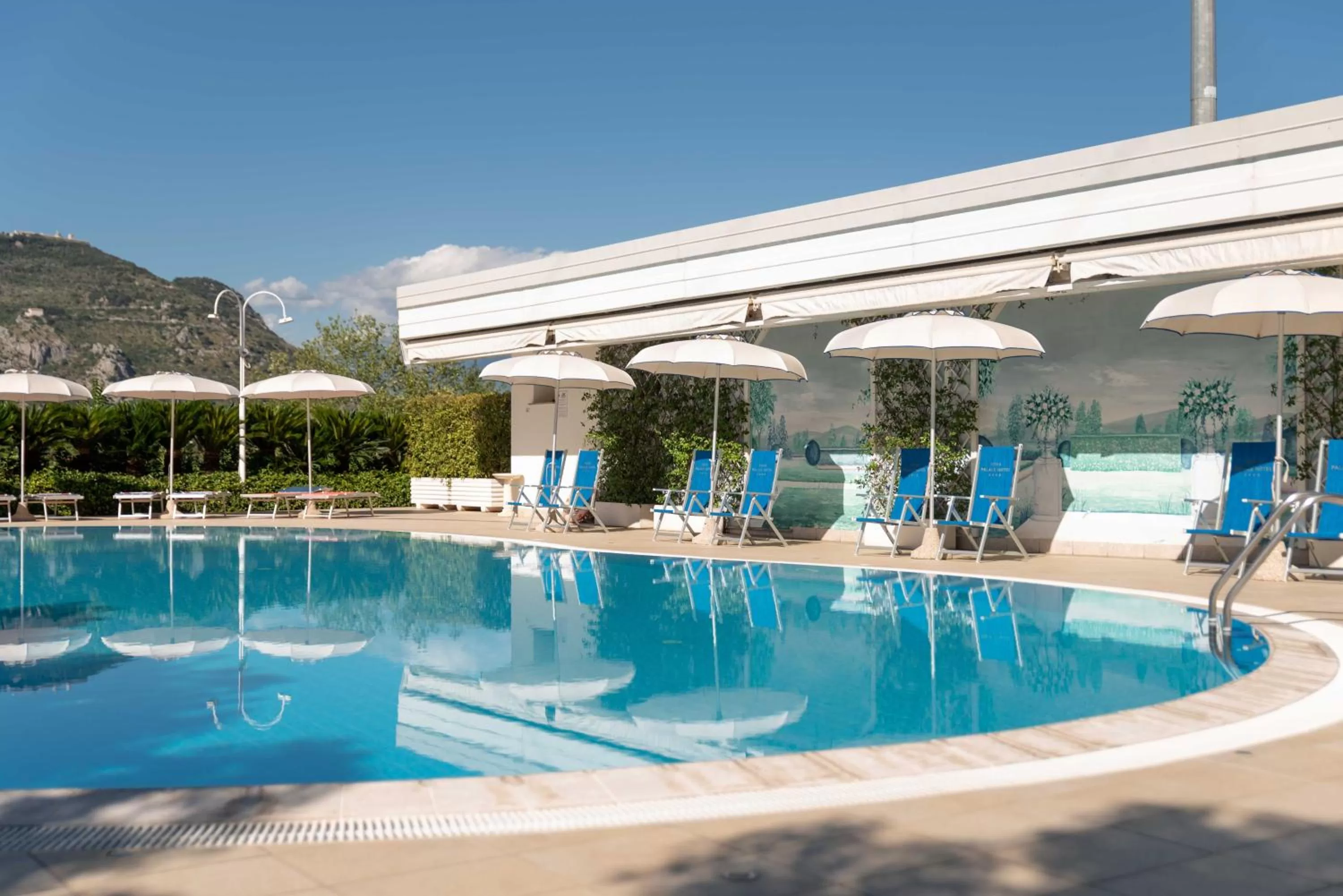 Swimming pool in Edra Palace Hotel & Ristorante