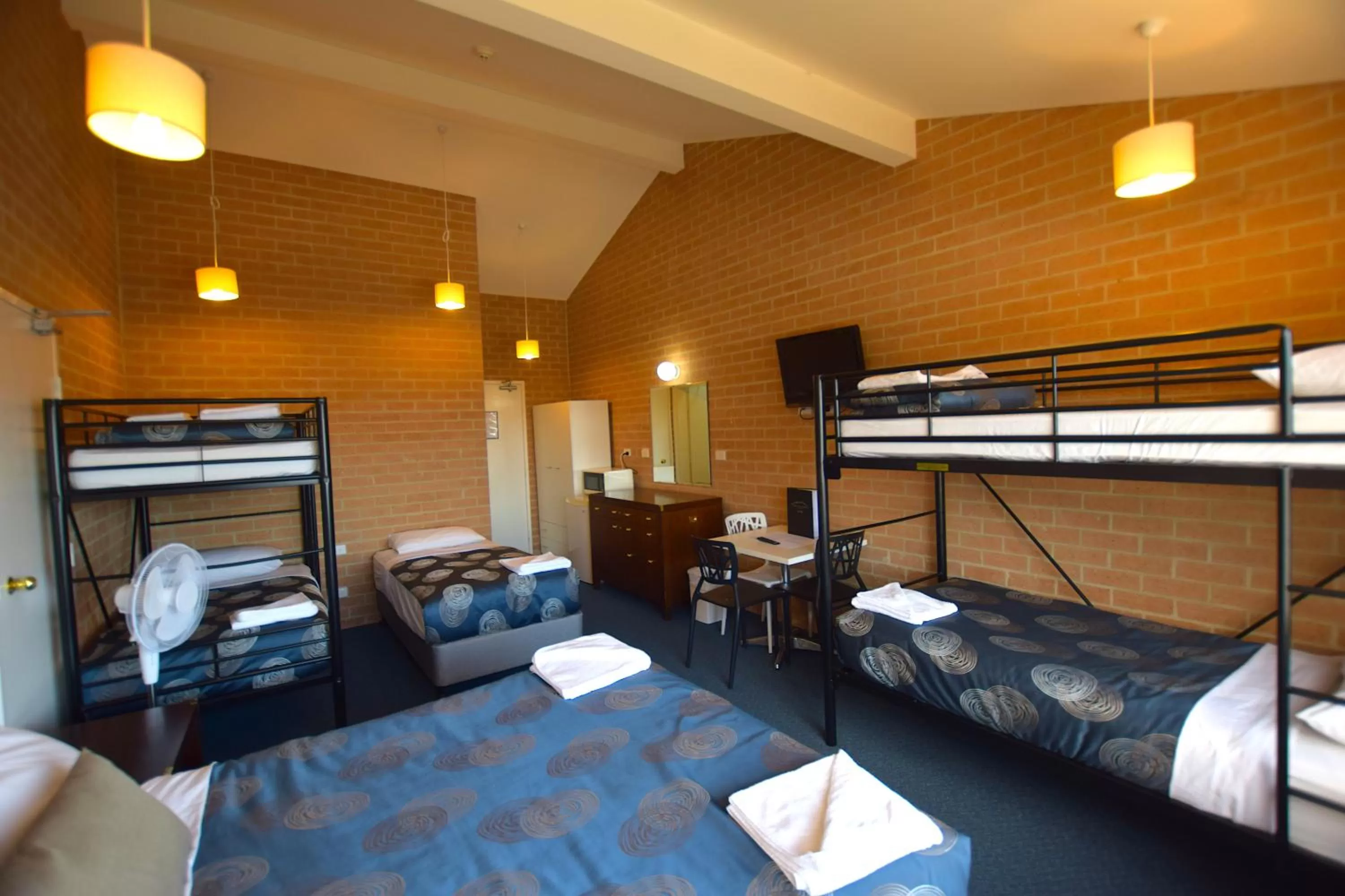 bunk bed, Bed in Alpine Resort Motel