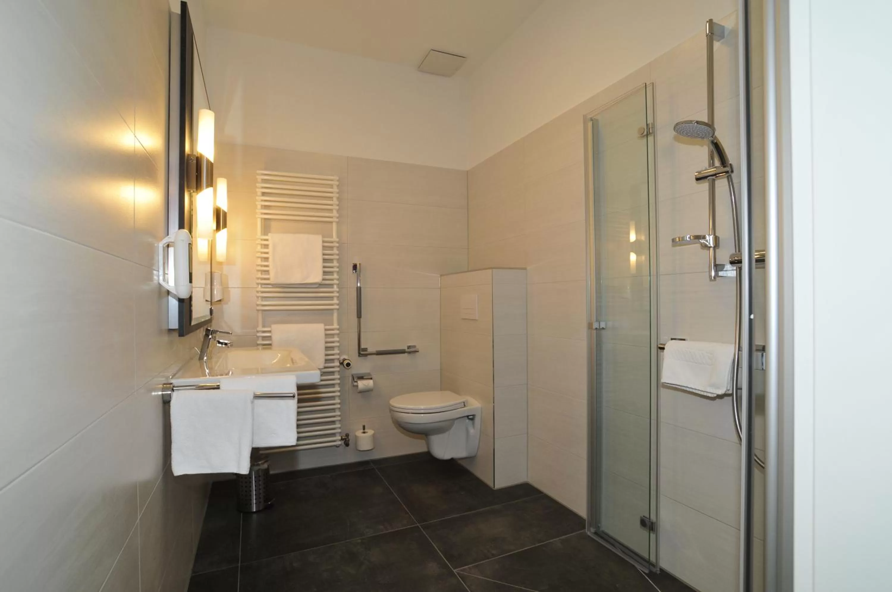 Bathroom in Hotel Am Obermarkt