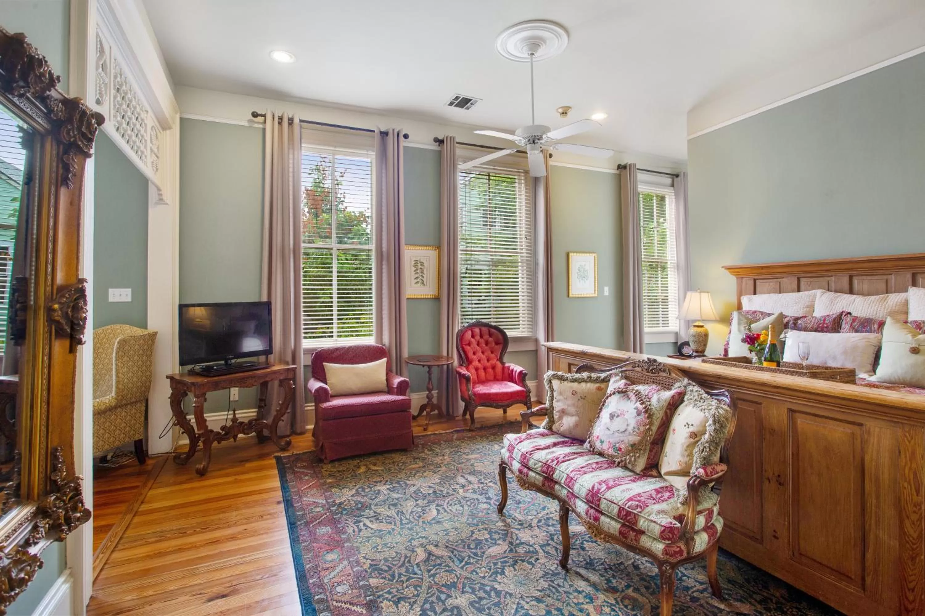 Bed, Seating Area in Maison Perrier Bed & Breakfast