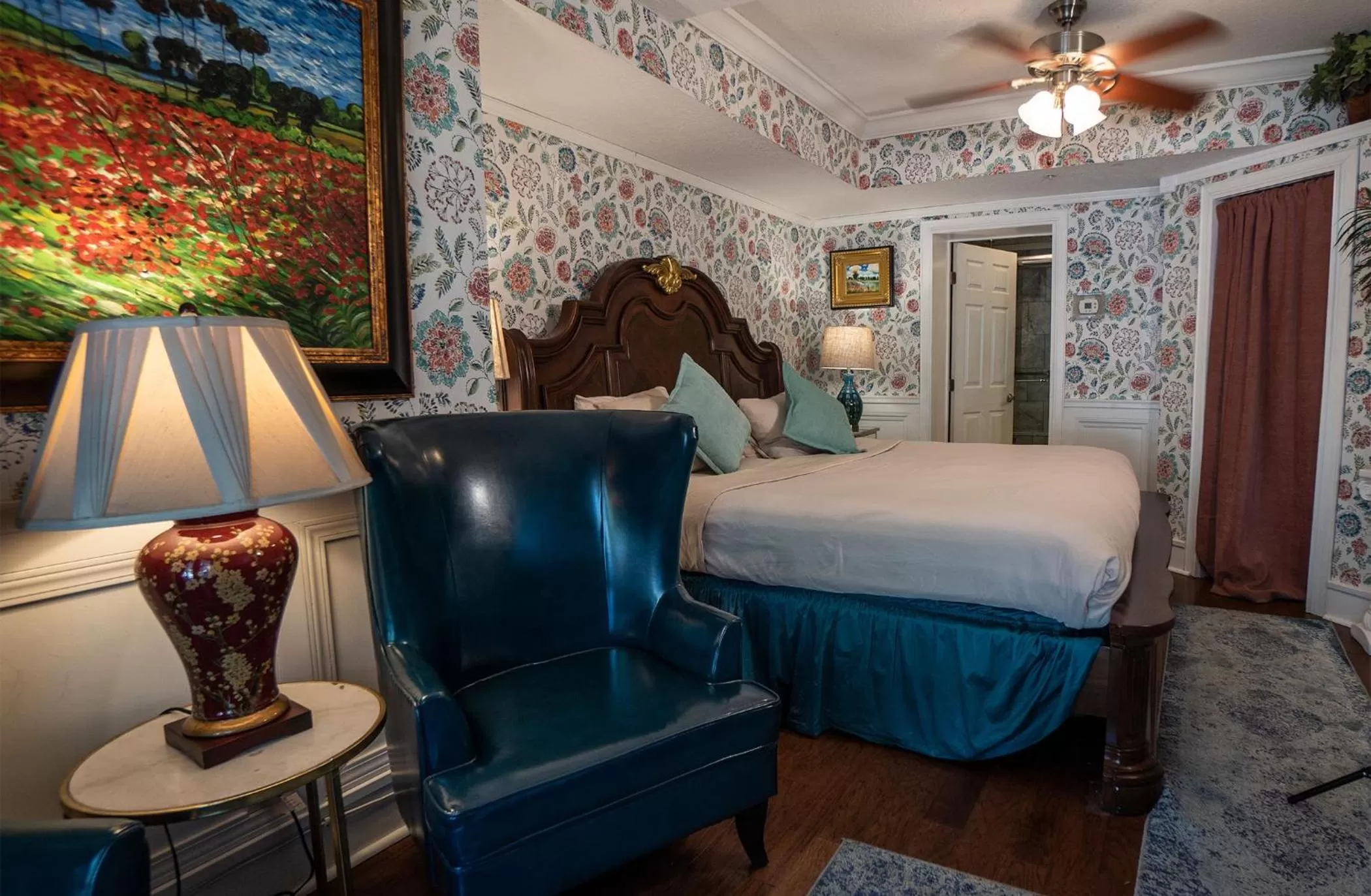 Bed in Casablanca Inn on the Bay